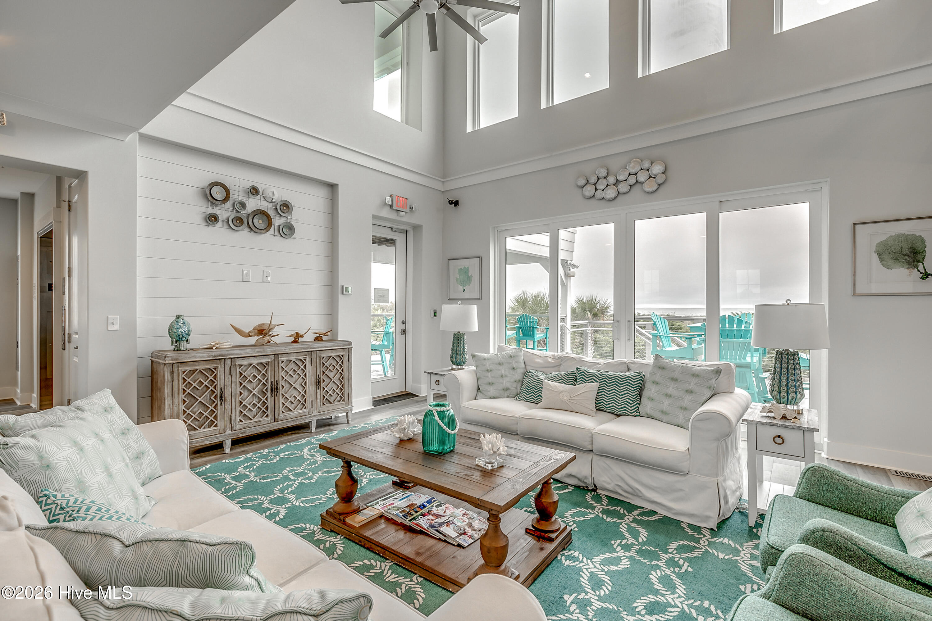 100543615 | Photo 81