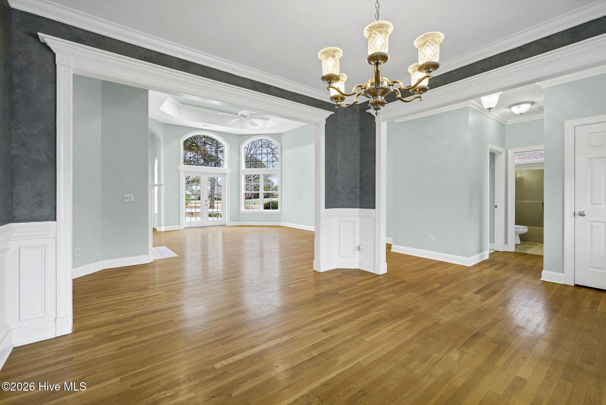 100557033 | Photo 12