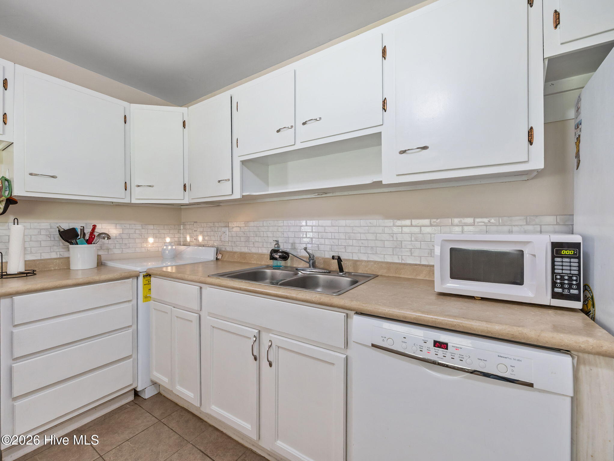 100563100 | Photo 17