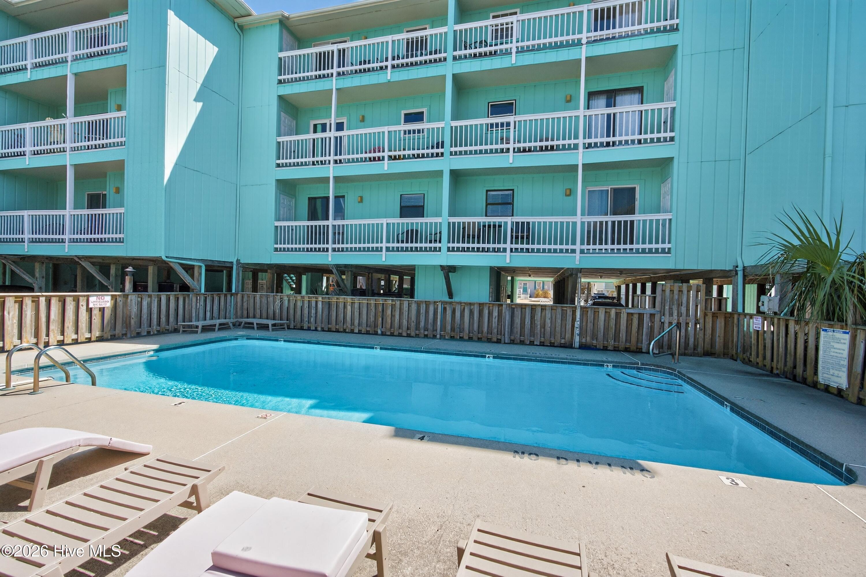 100563490 | Photo 12