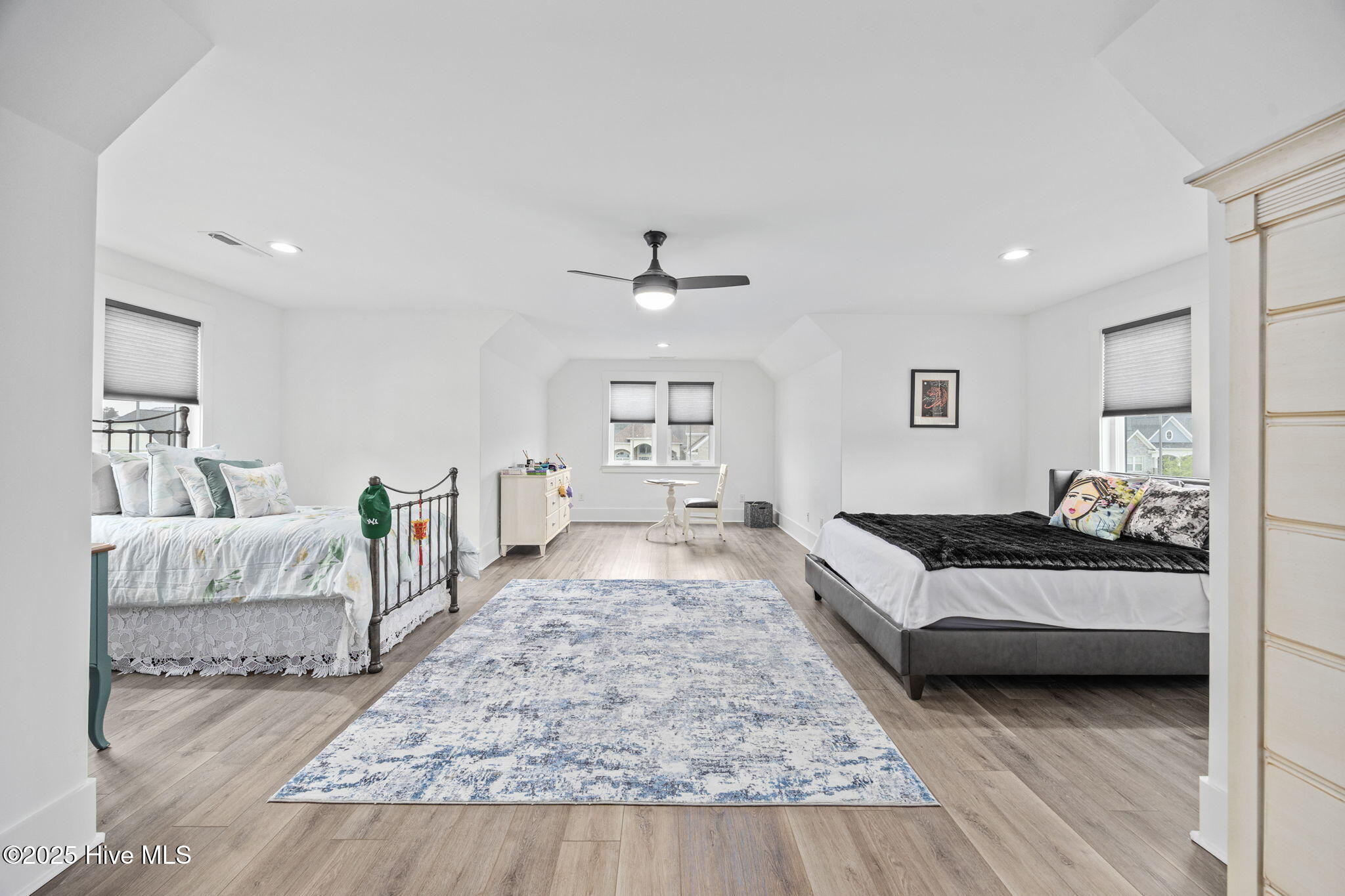 100523904 | Photo 33