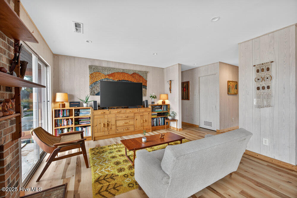 100562548 | Photo 17