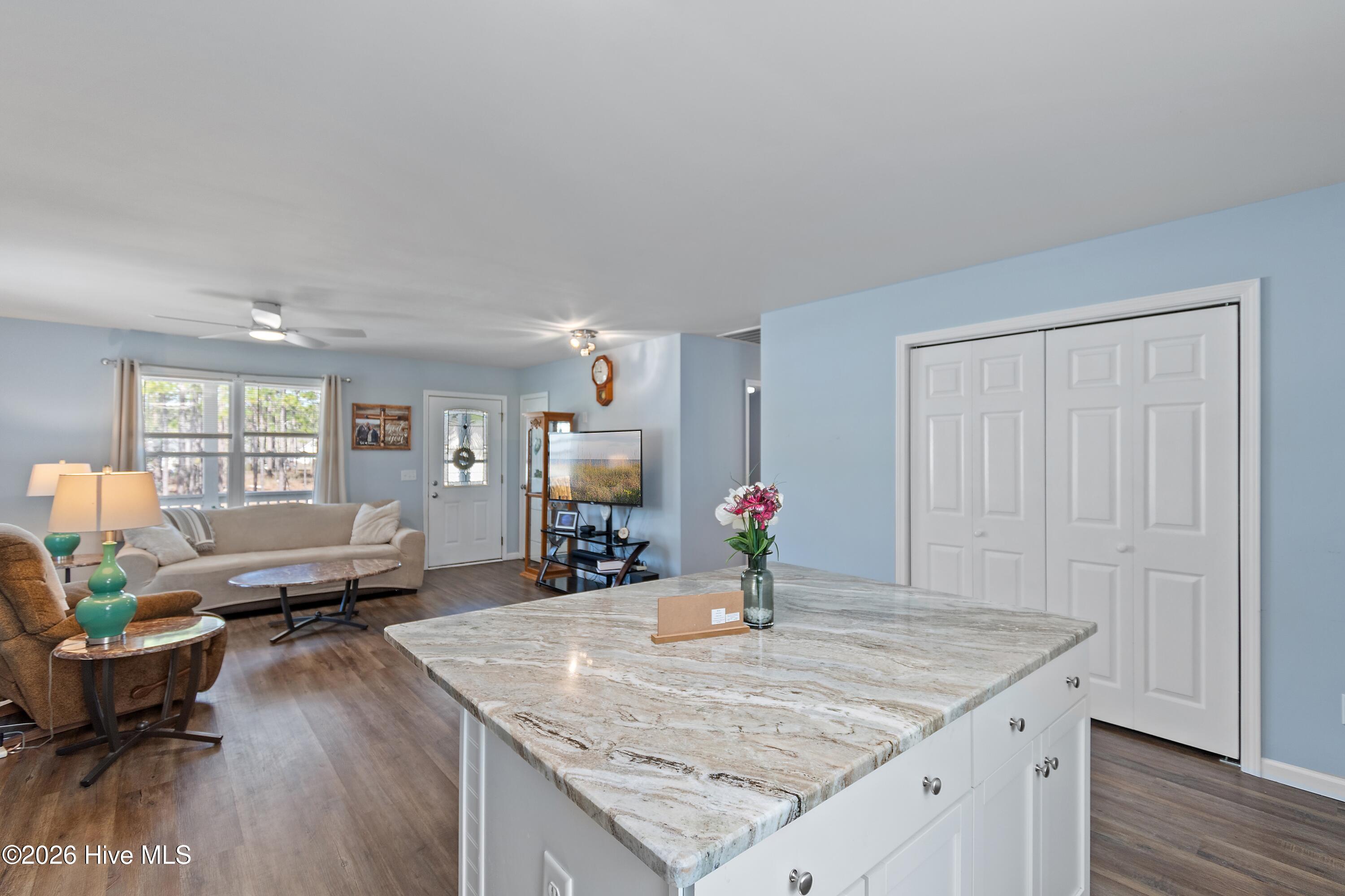 100561702 | Photo 17