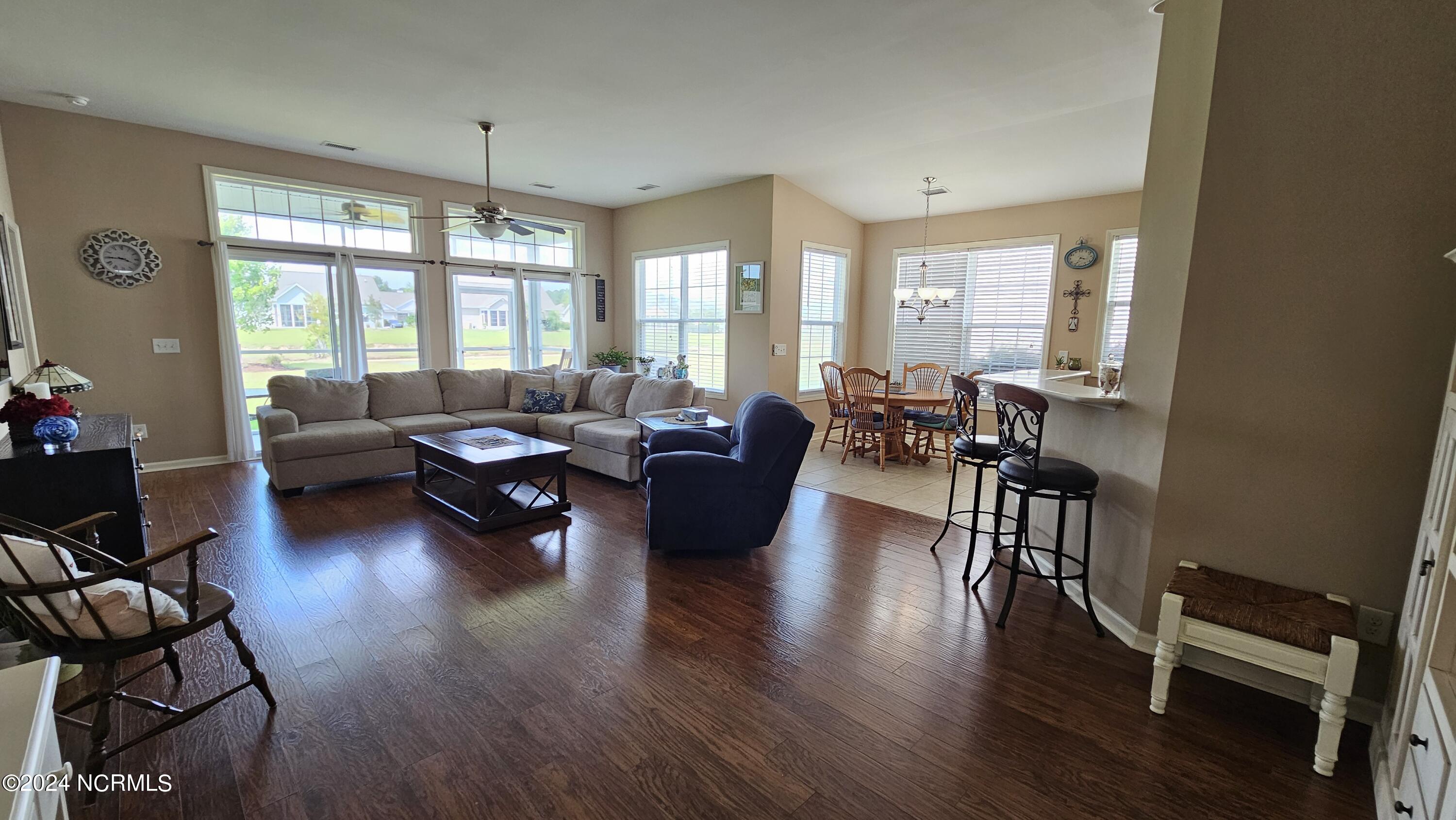 100565741 | Photo 24