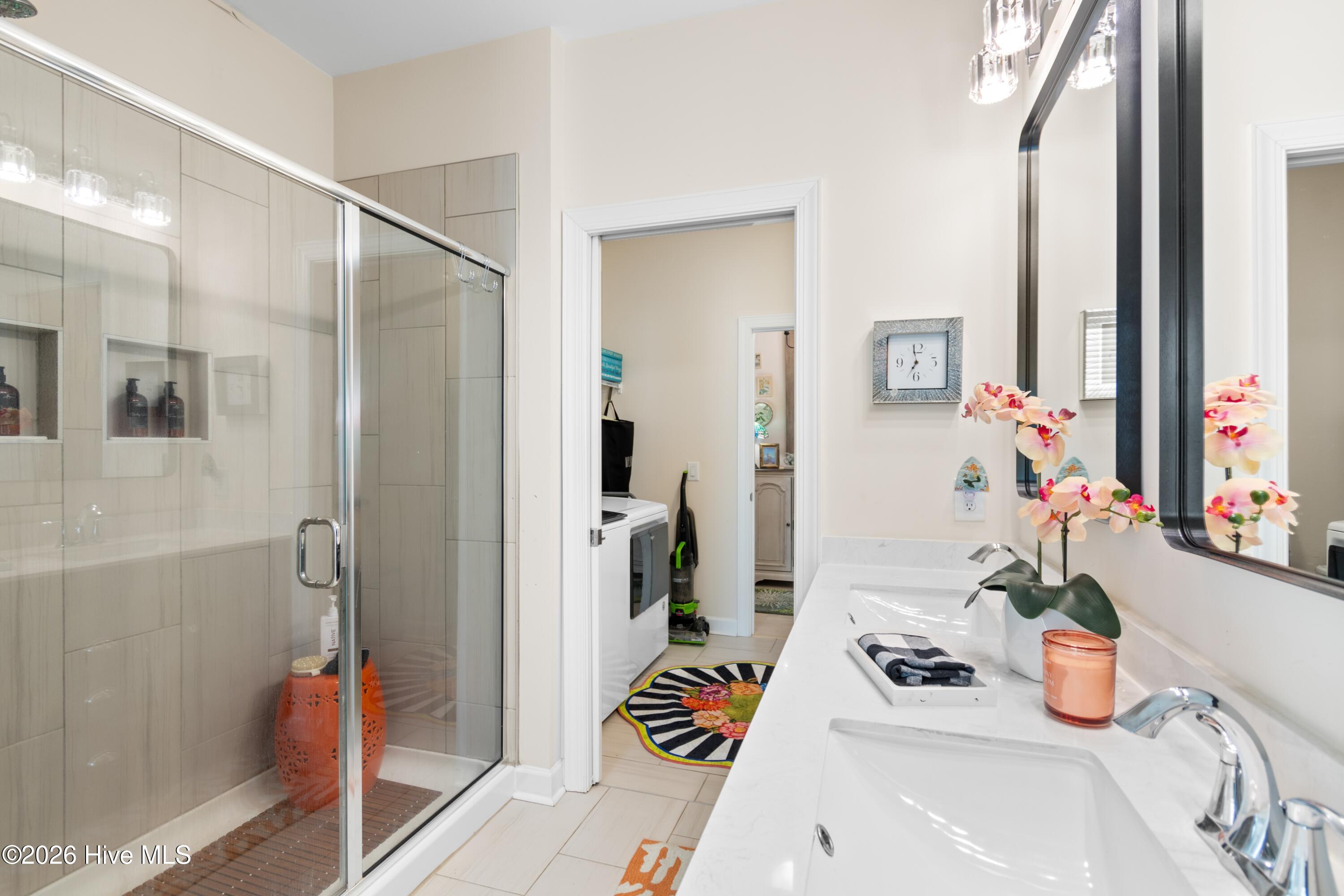 100561592 | Photo 27