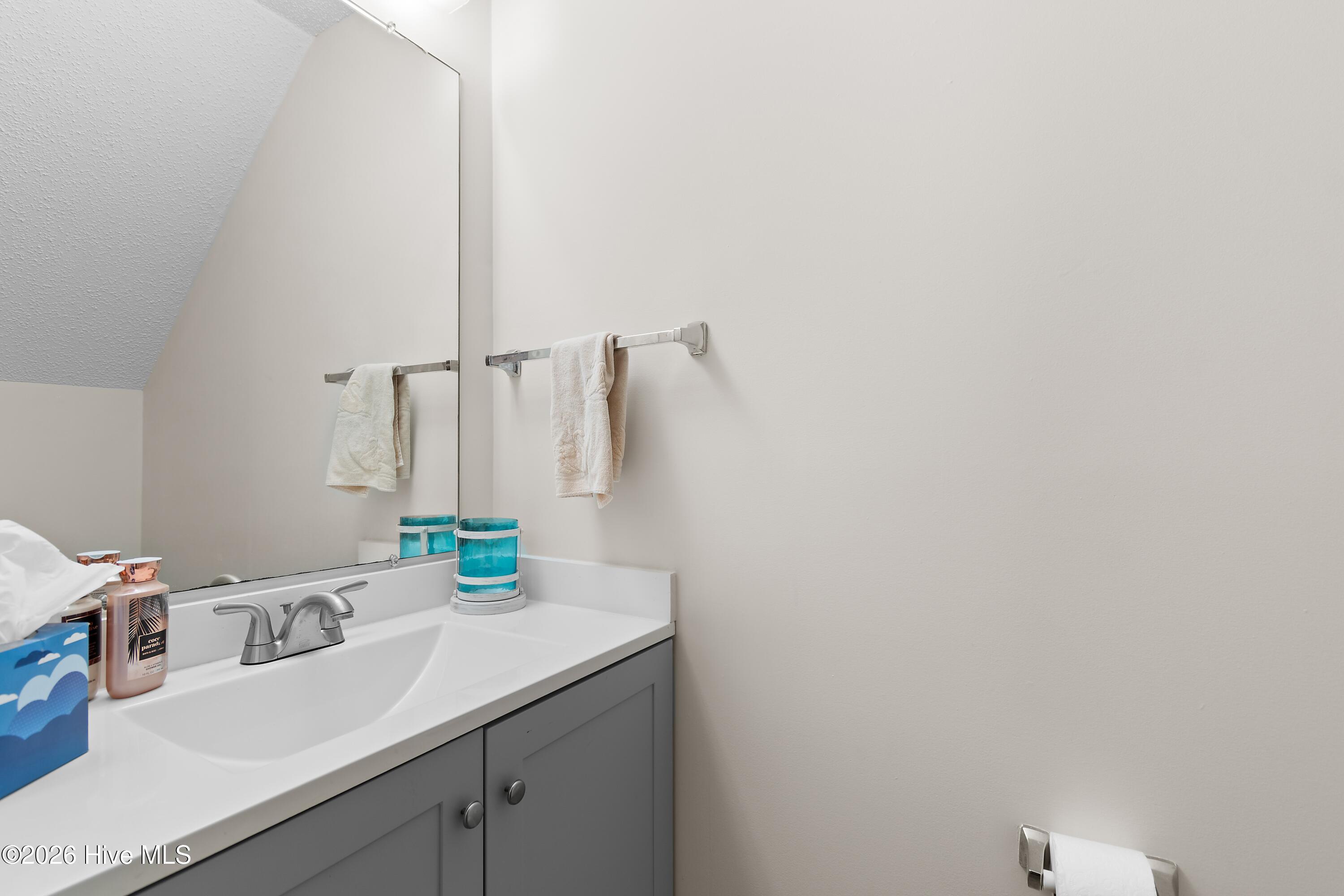 100563201 | Photo 14