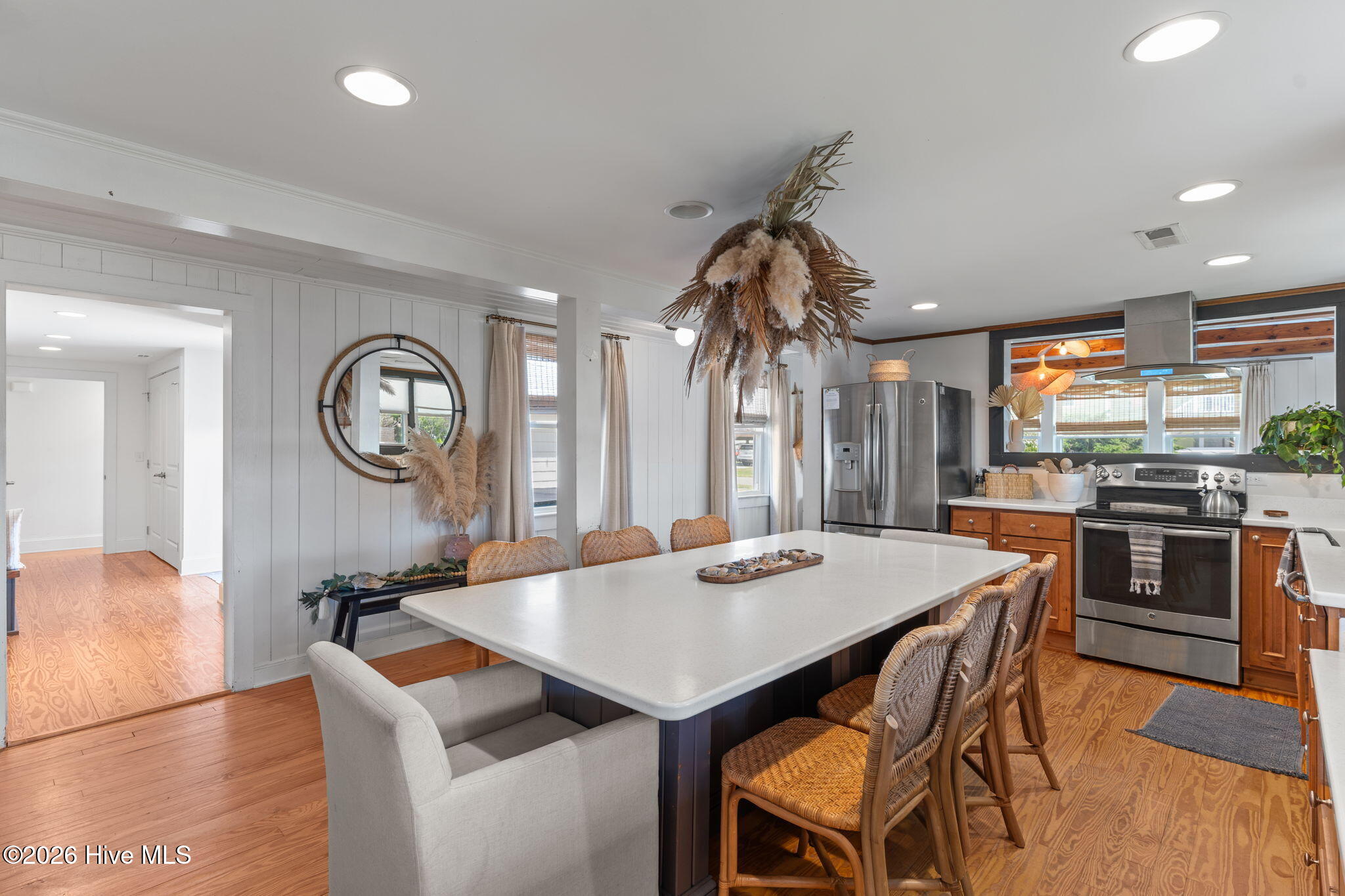 100565968 | Photo 12