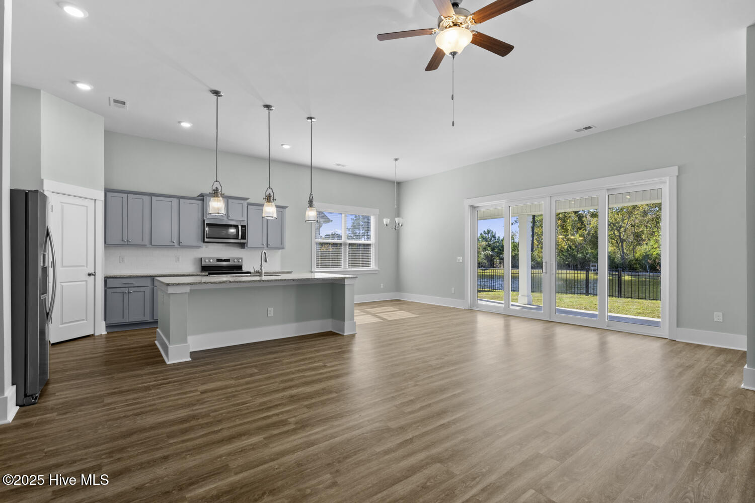 100540047 | Photo 17