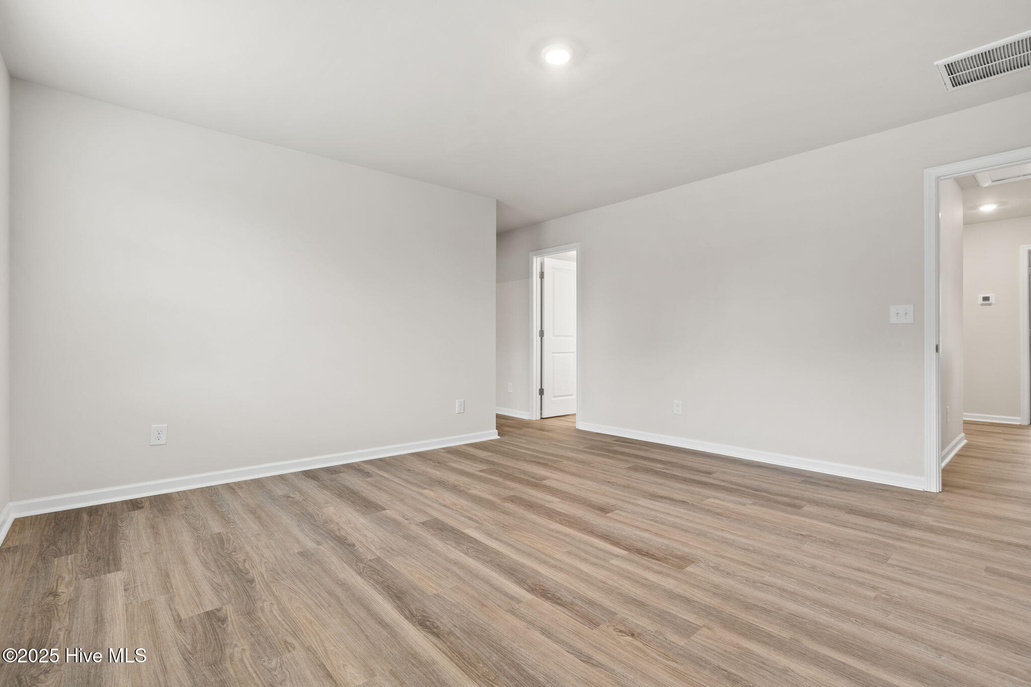 100551809 | Photo 13