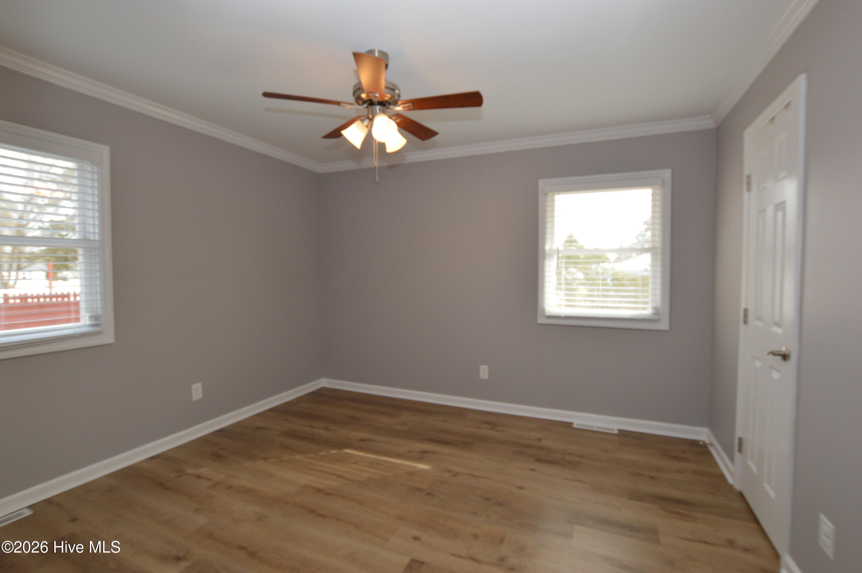 100563873 | Photo 10