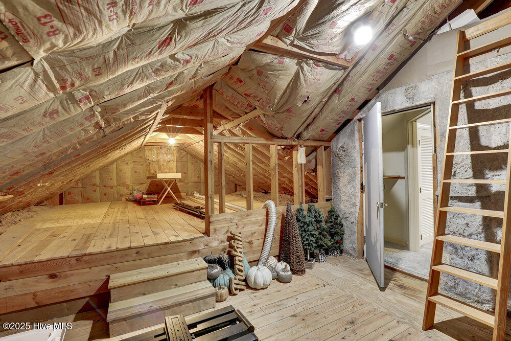 100542503 | Photo 37