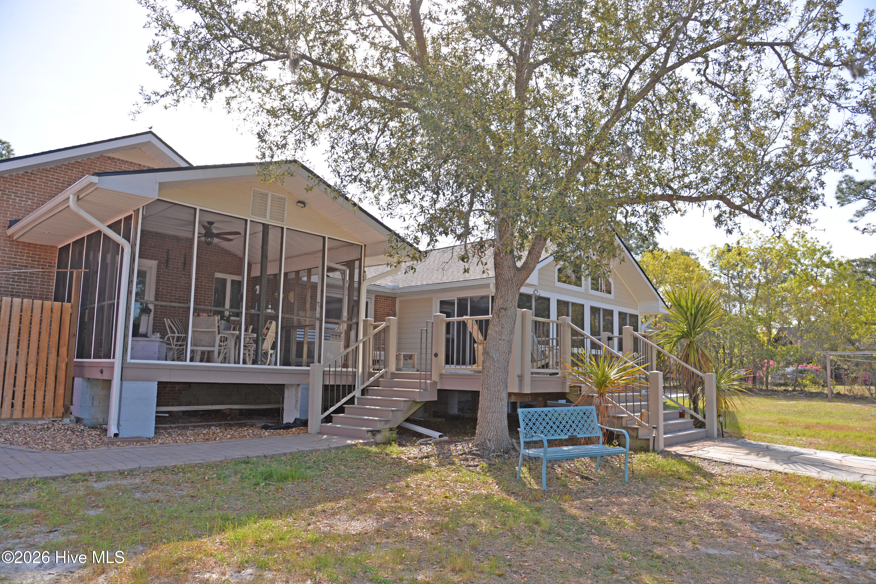 100564925 | Photo 35