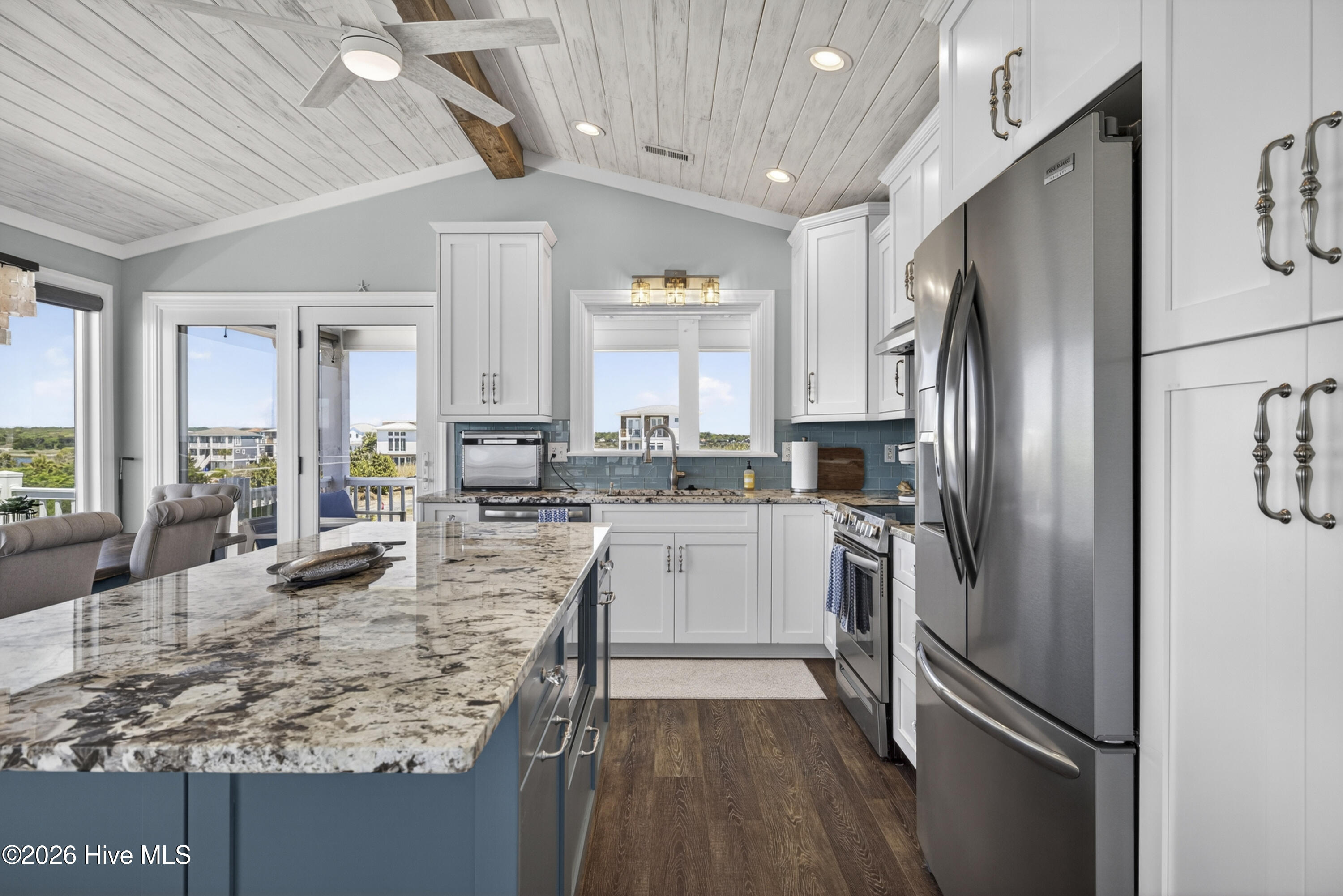 100568247 | Photo 17