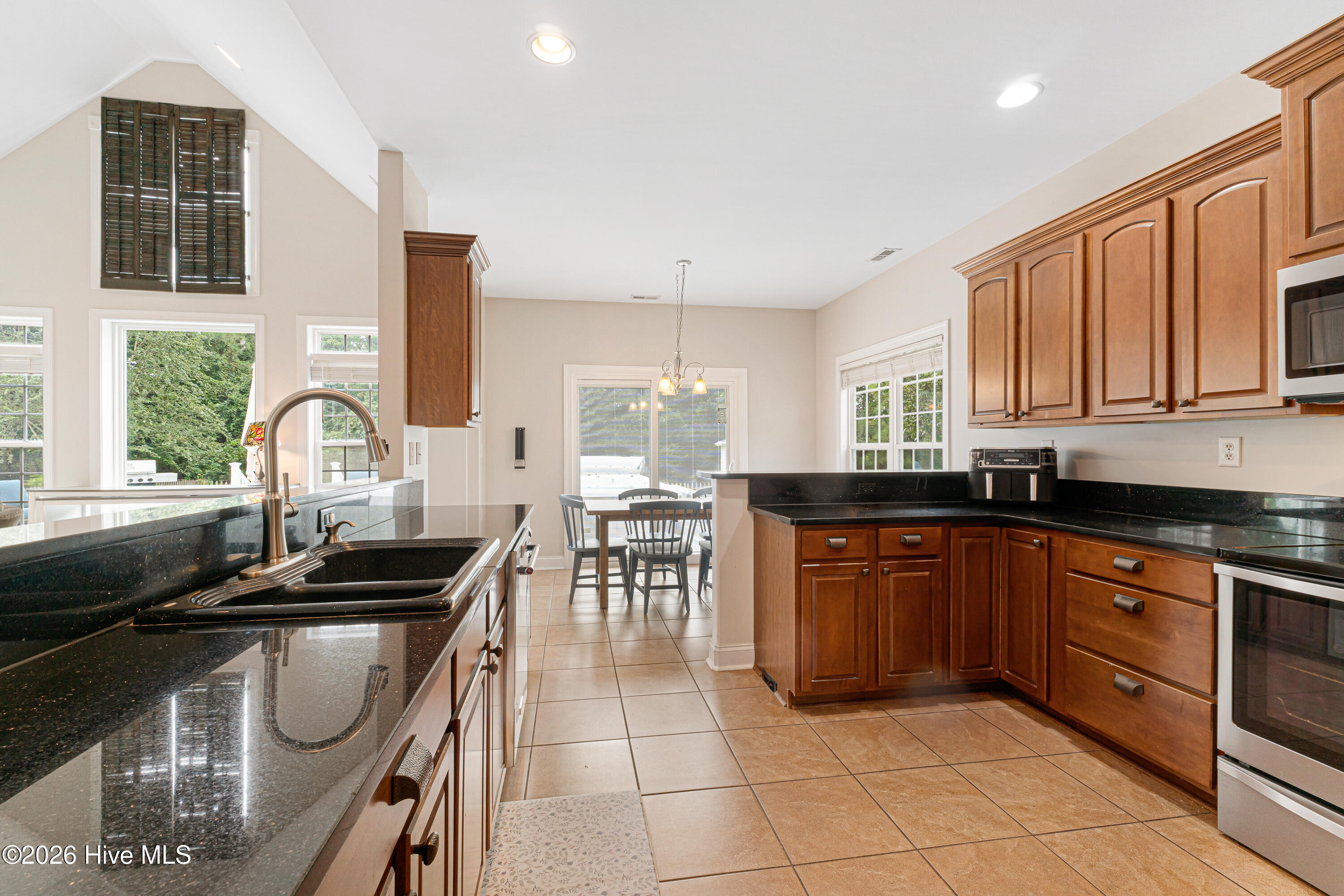 412 Waverly Court,Newport