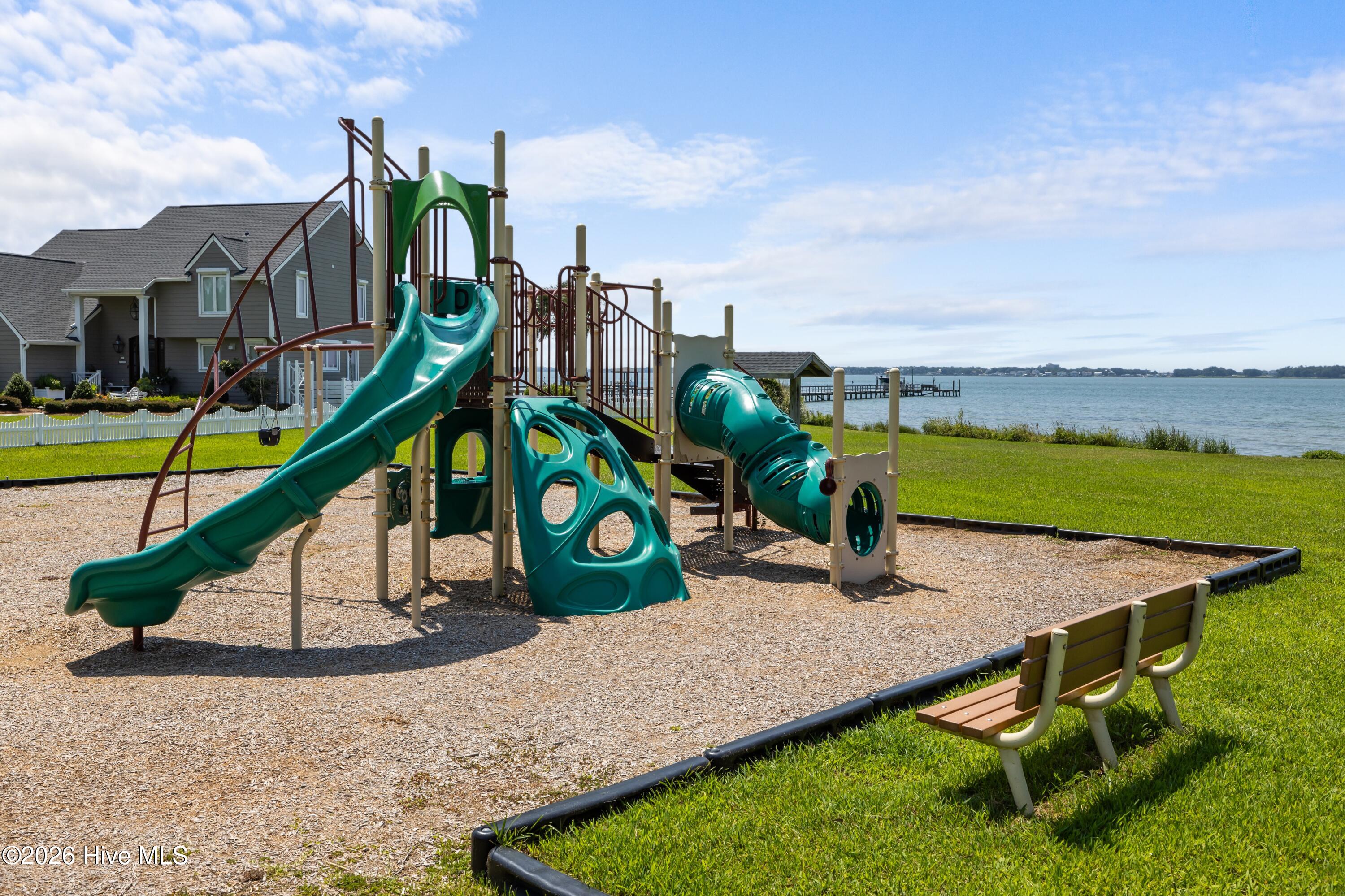 102 Oleander Court,Morehead City
