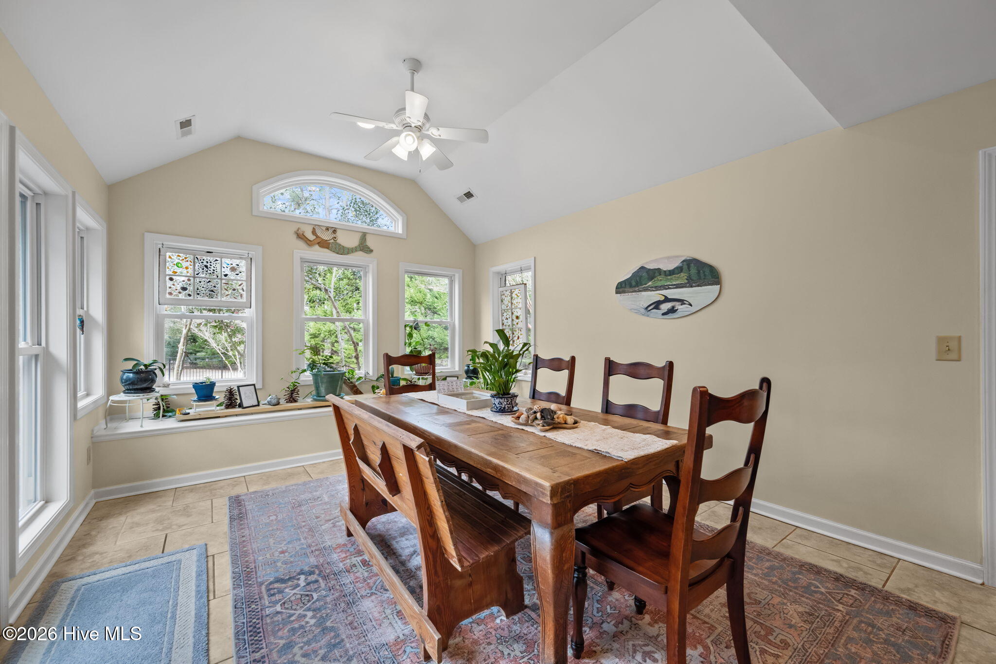 100556770 | Photo 23