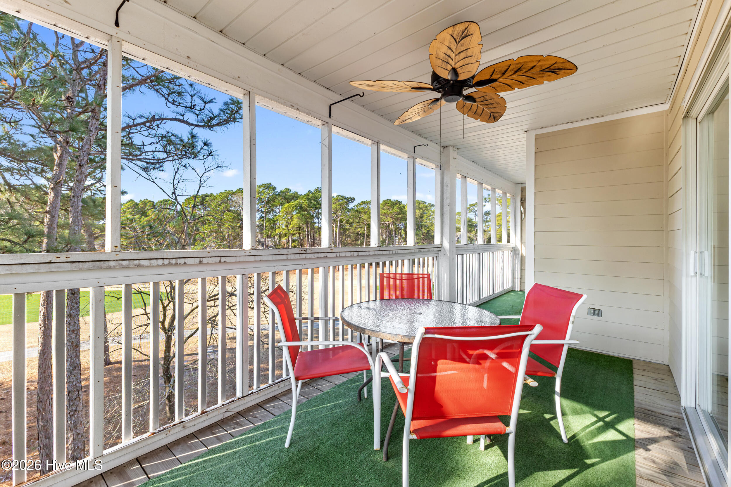 100548612 | Photo 23