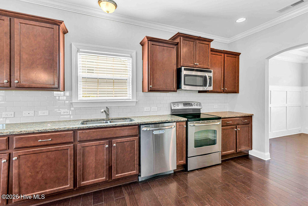 100566446 | Photo 11