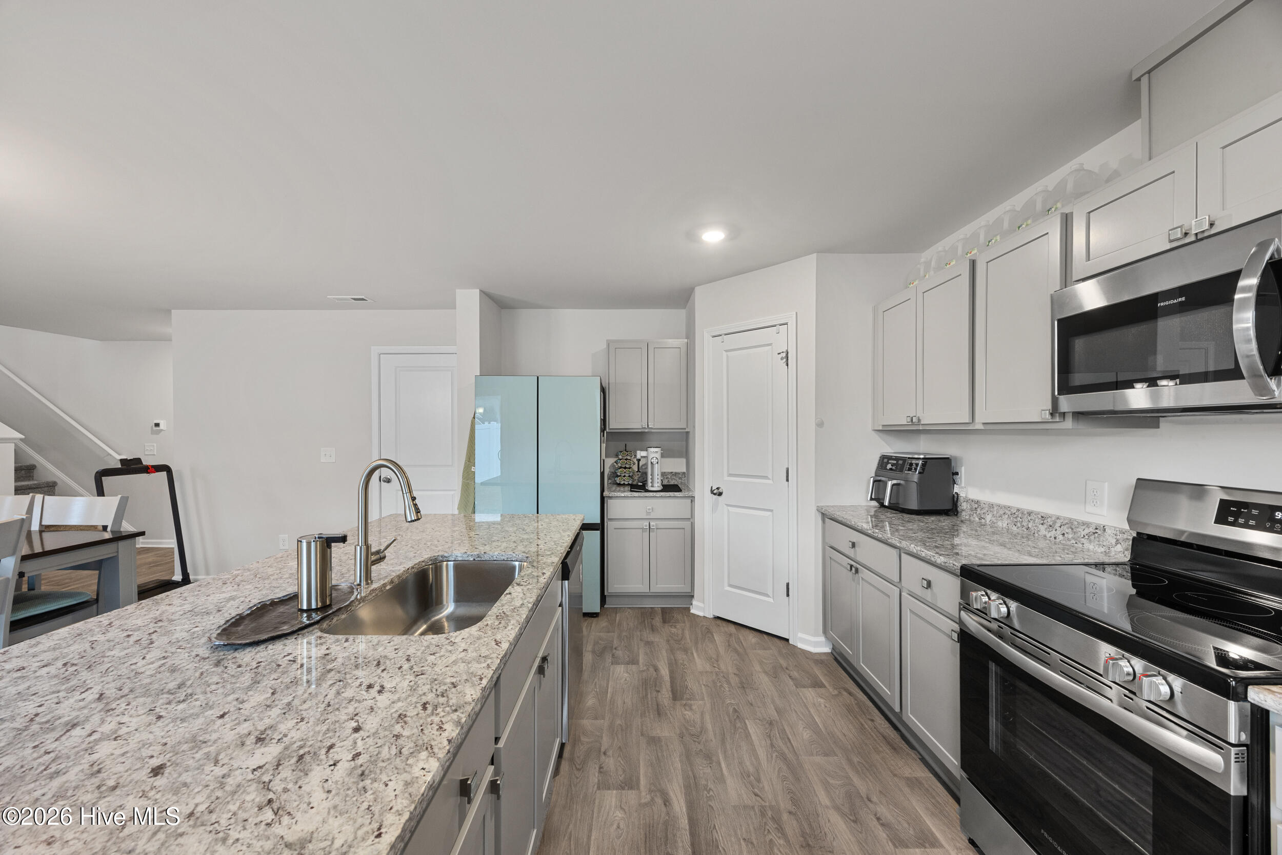 100561972 | Photo 17