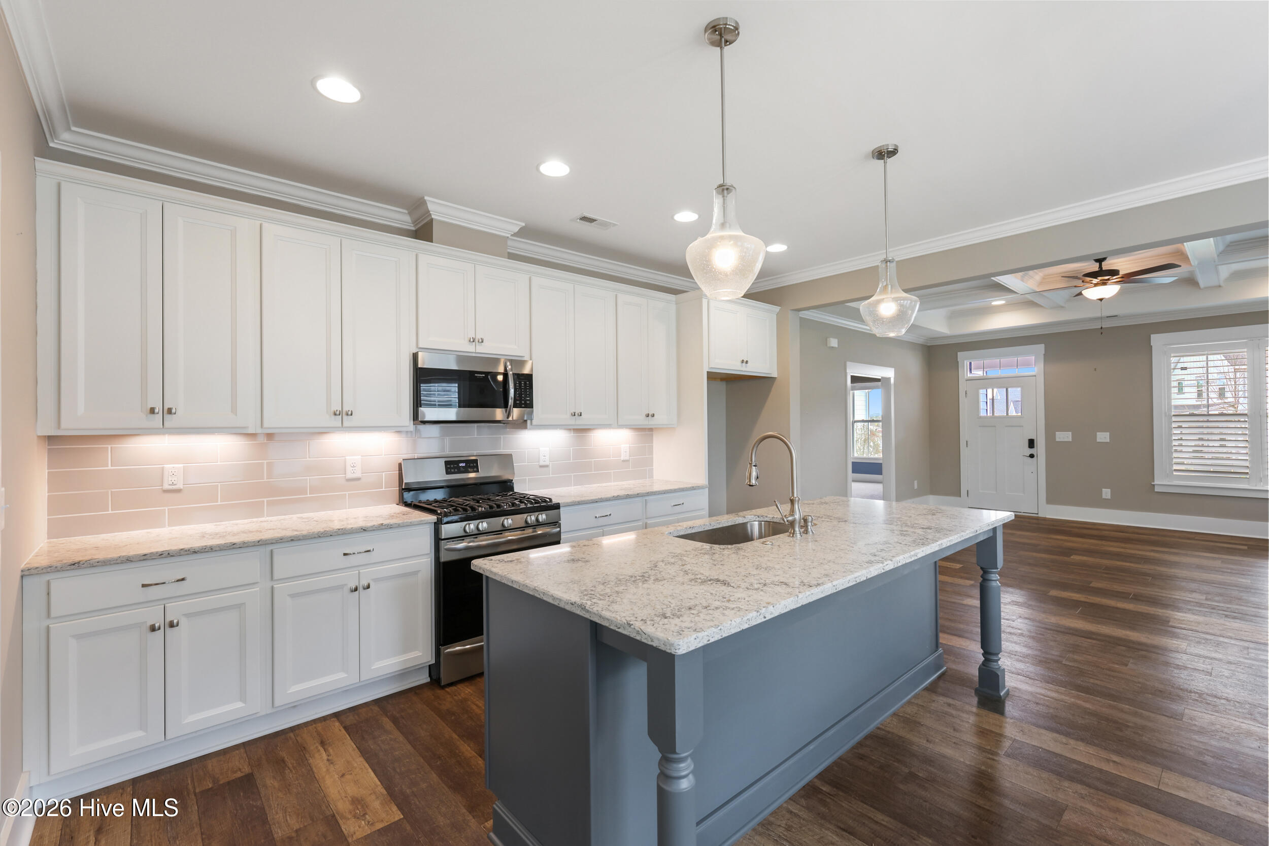 100560920 | Photo 13