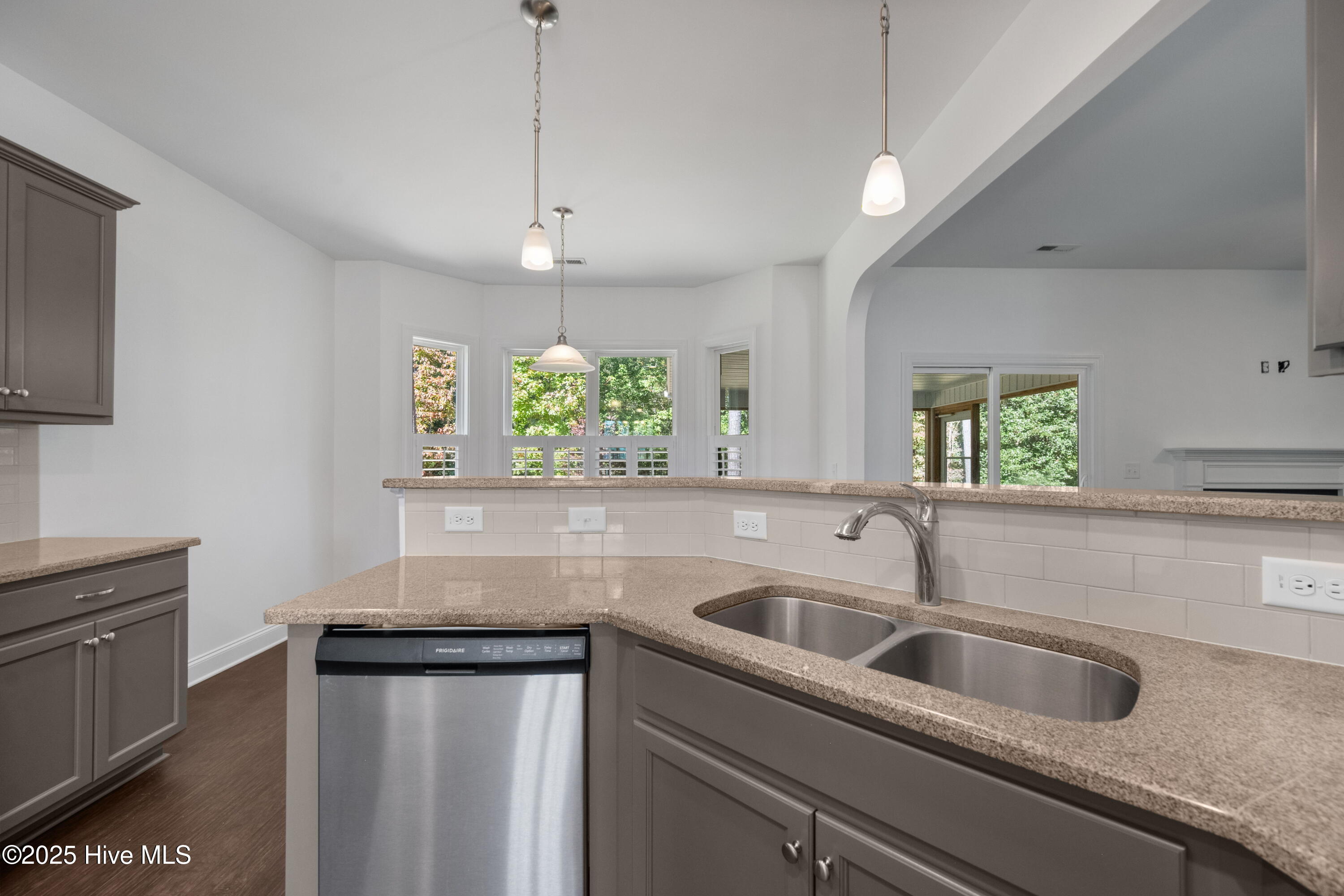 100546019 | Photo 11