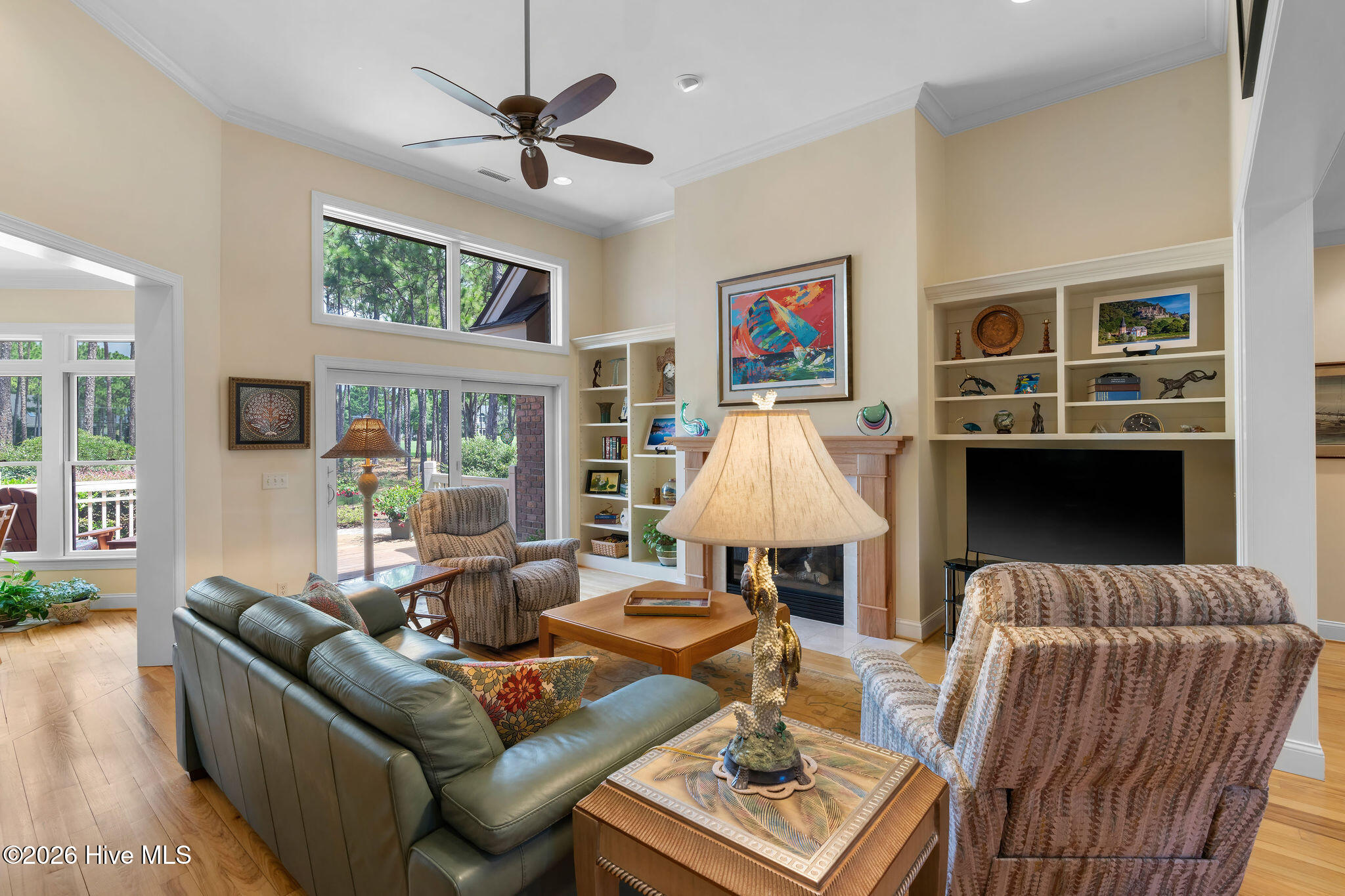 100548545 | Photo 11