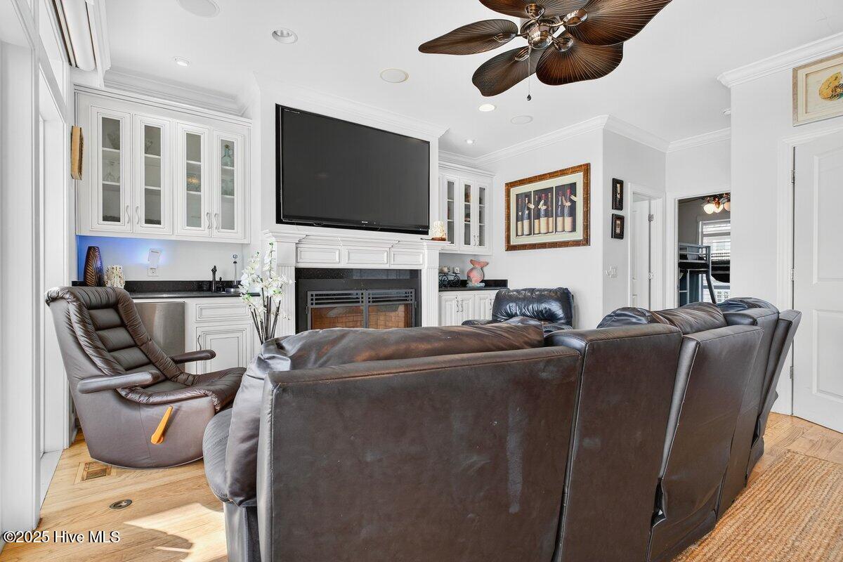 100538364 | Photo 32