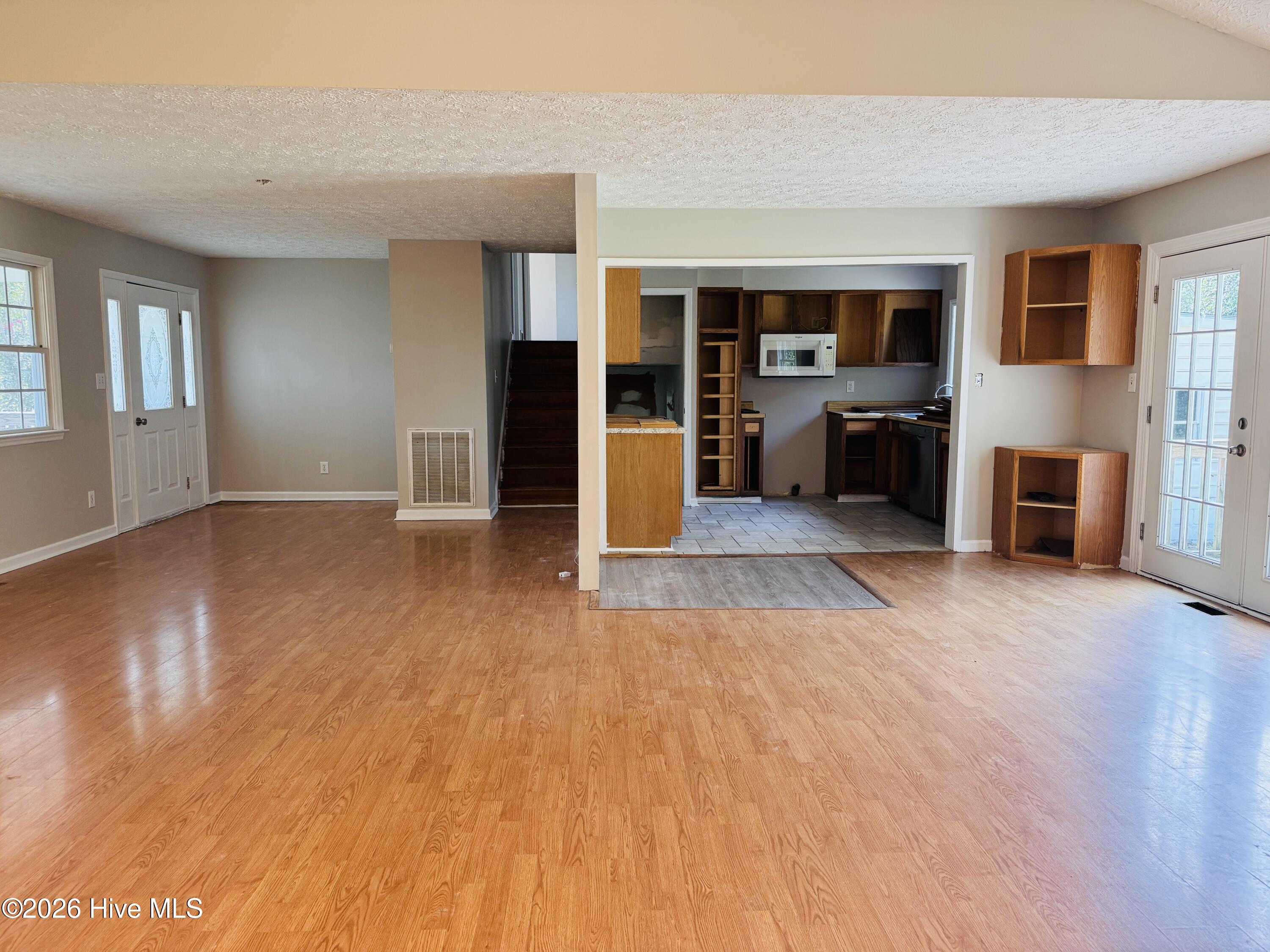 2831 Easy Street,Newport