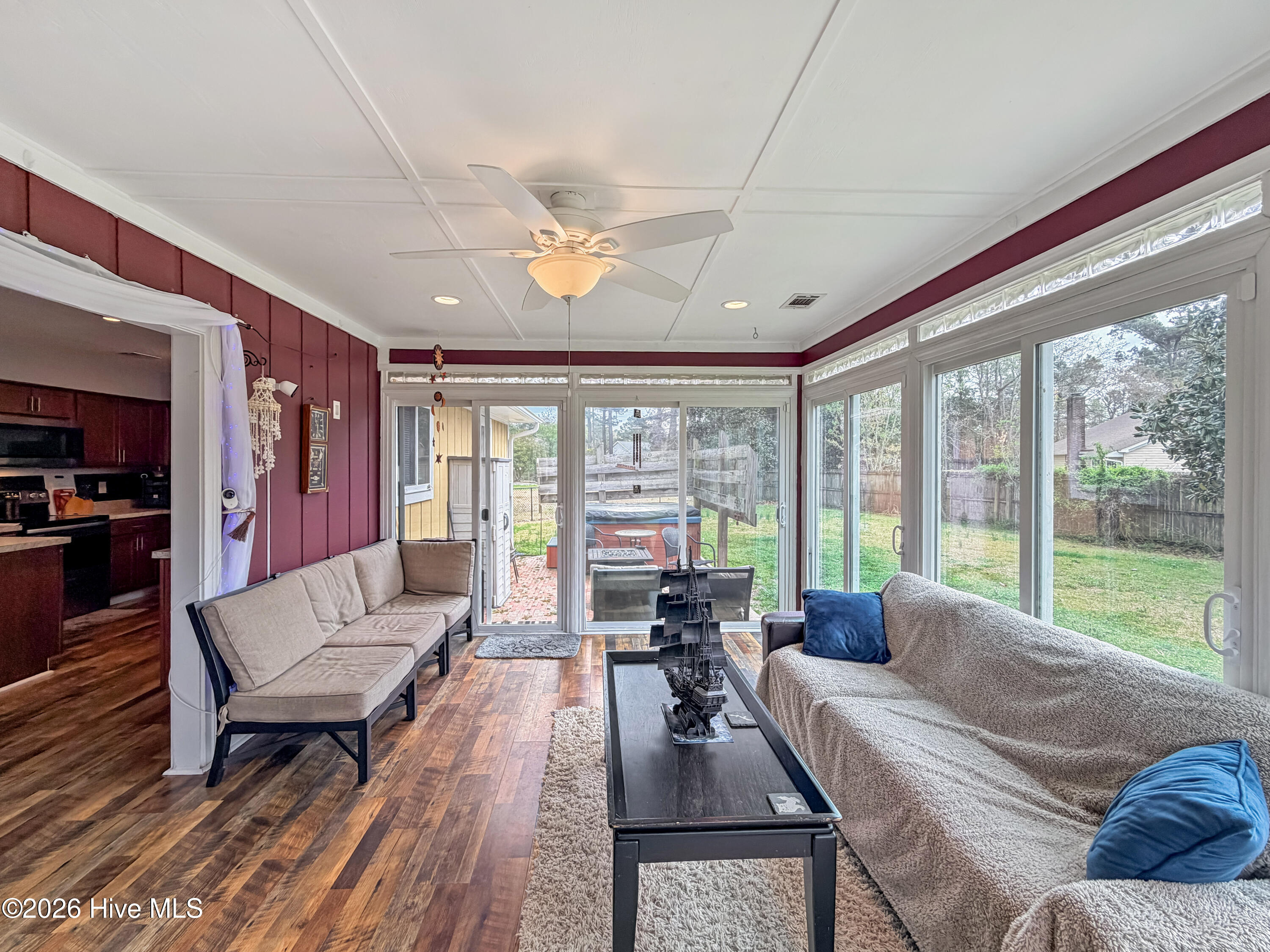 100564725 | Photo 13