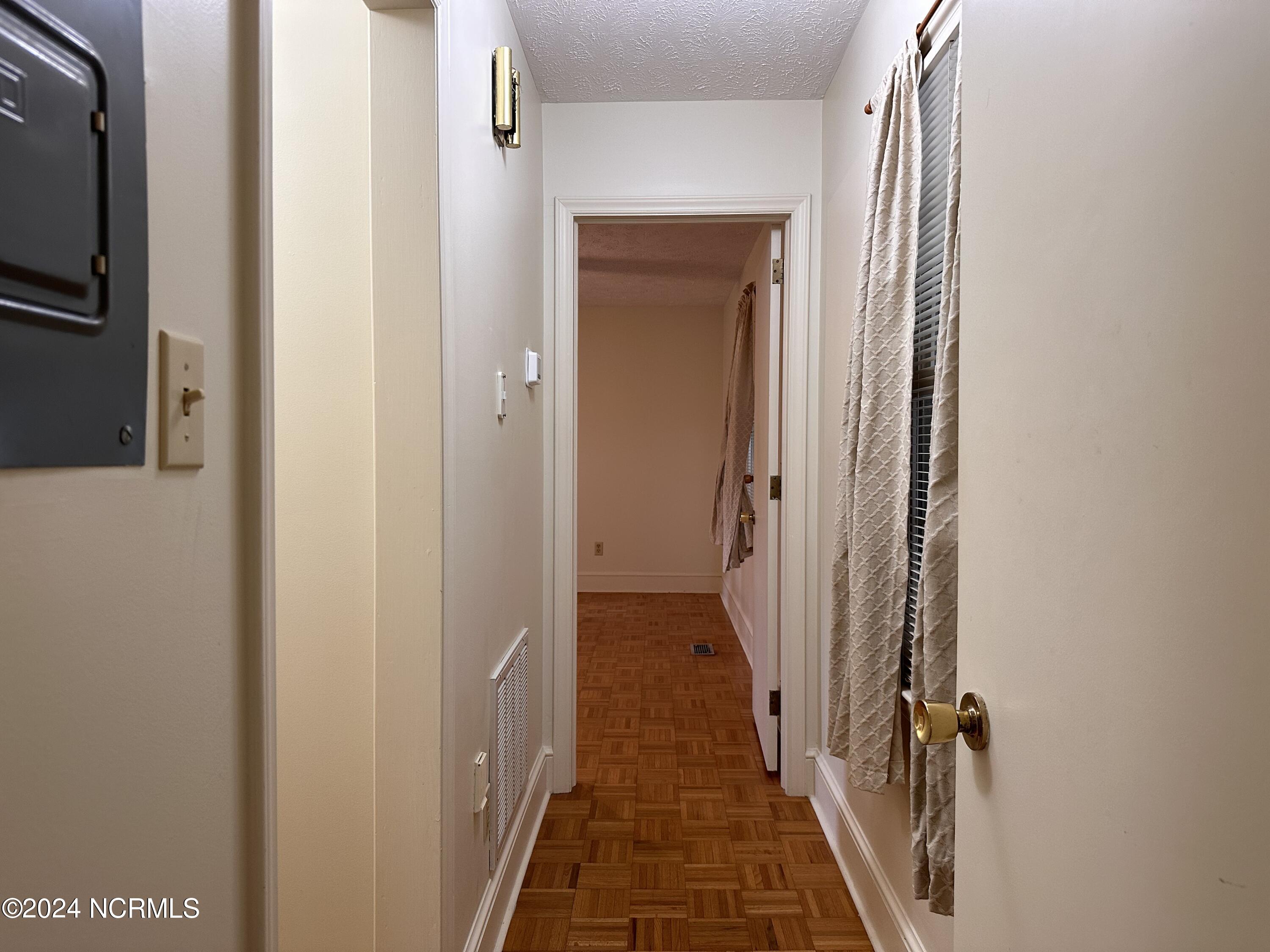 100466276 | Photo 49