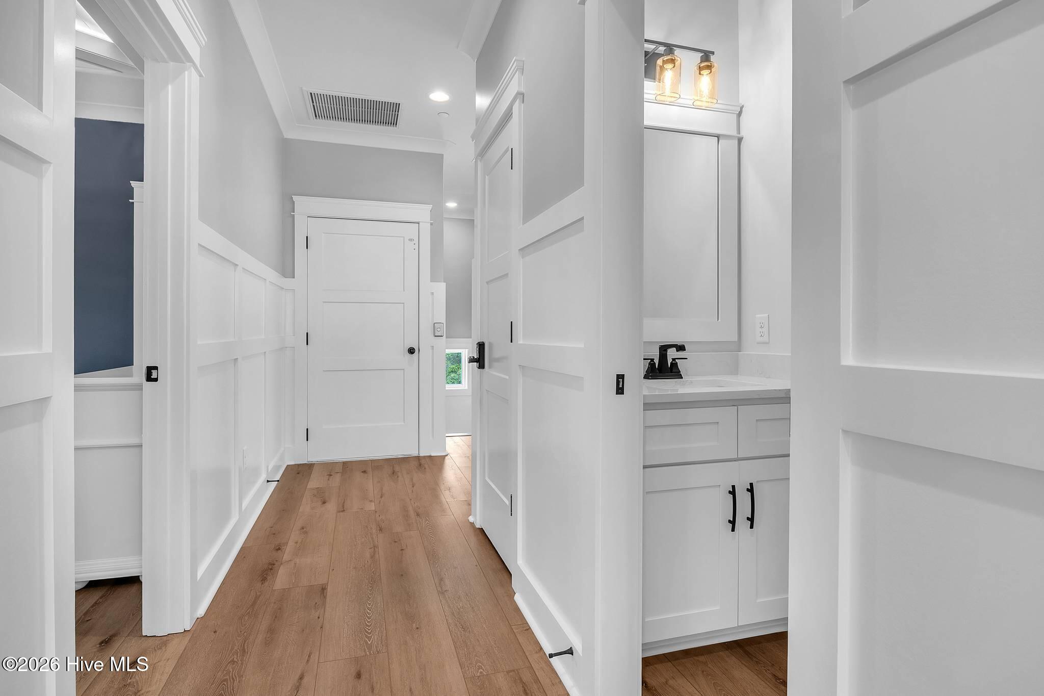 100558345 | Photo 97