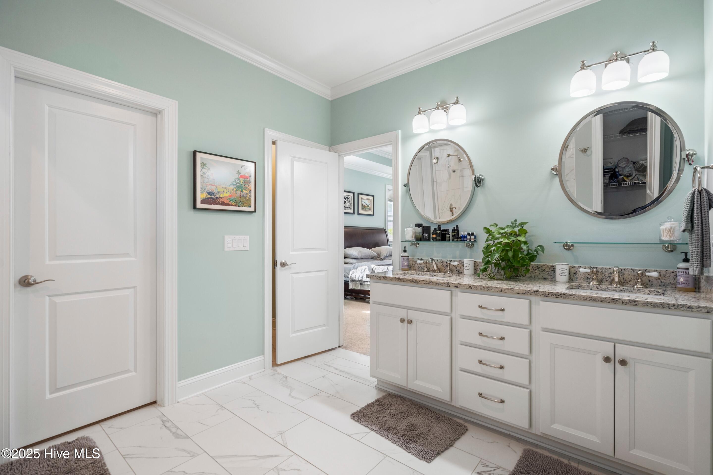 100538062 | Photo 49