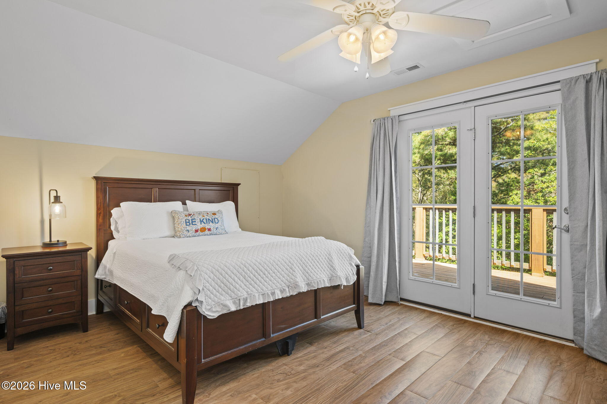 100565691 | Photo 29