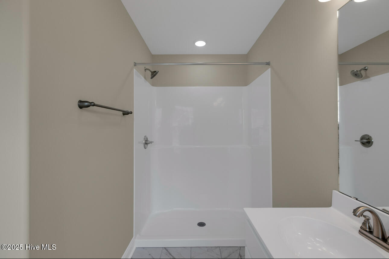 100483735 | Photo 20