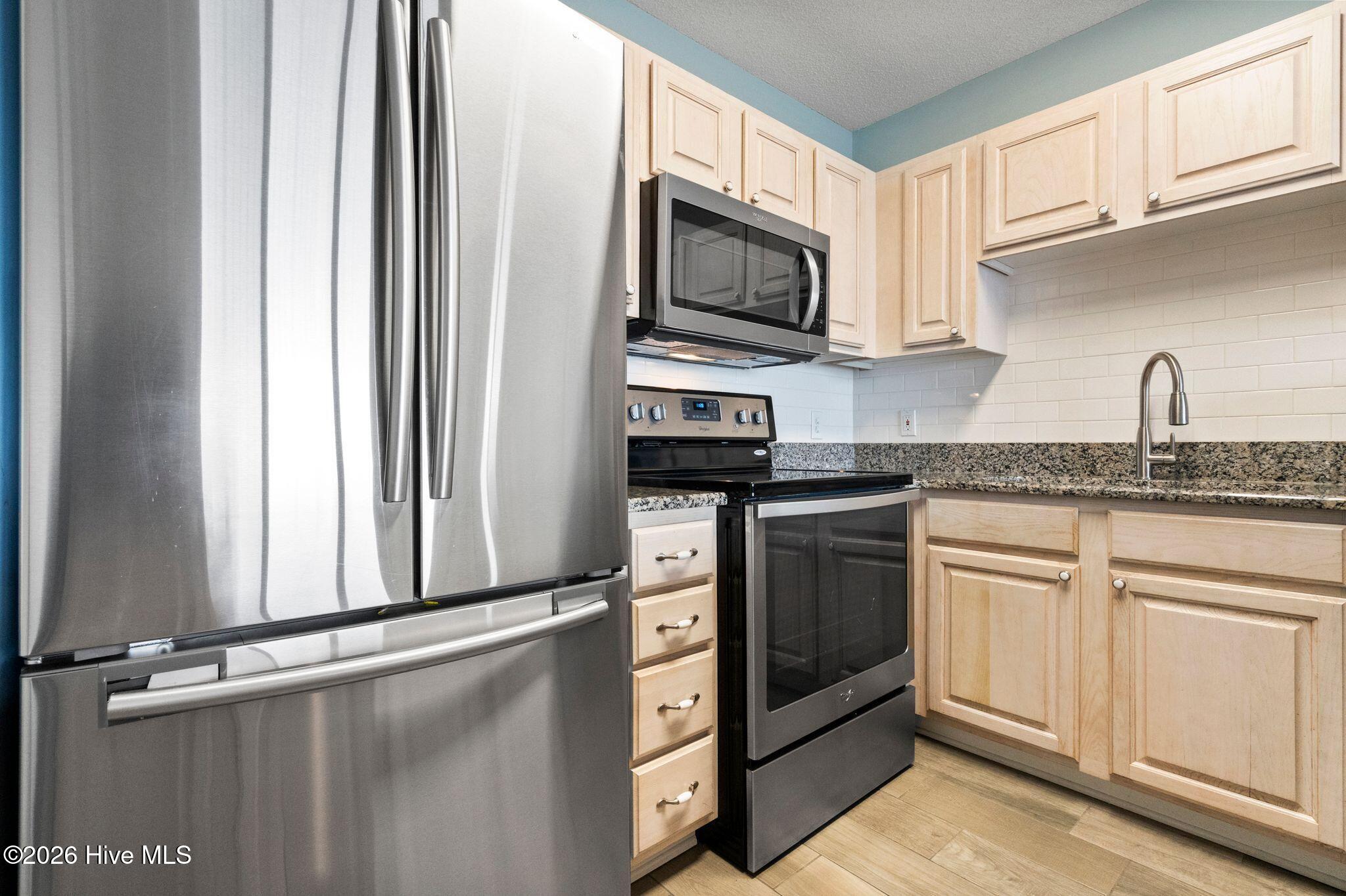 100551504 | Photo 13