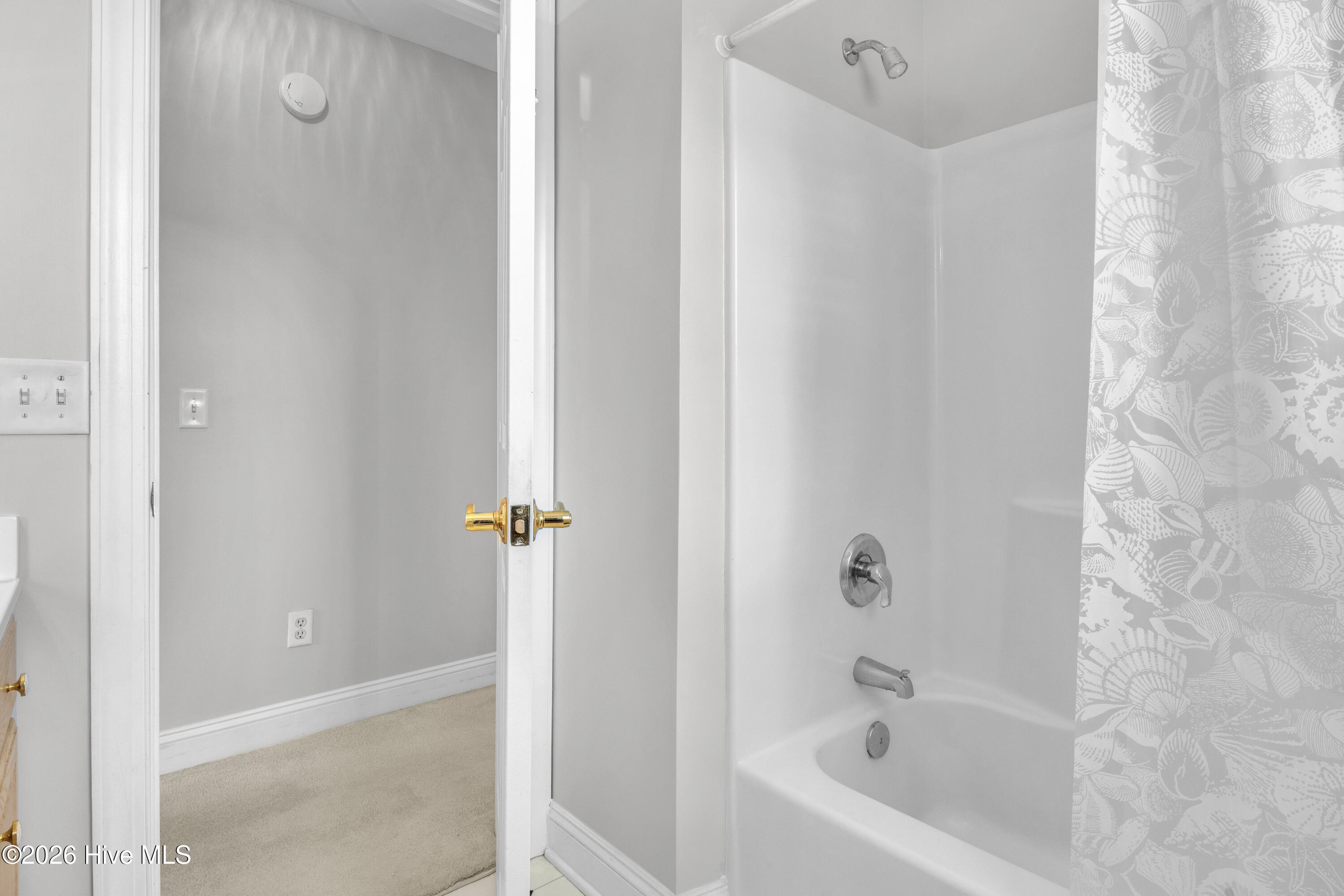 100567649 | Photo 32