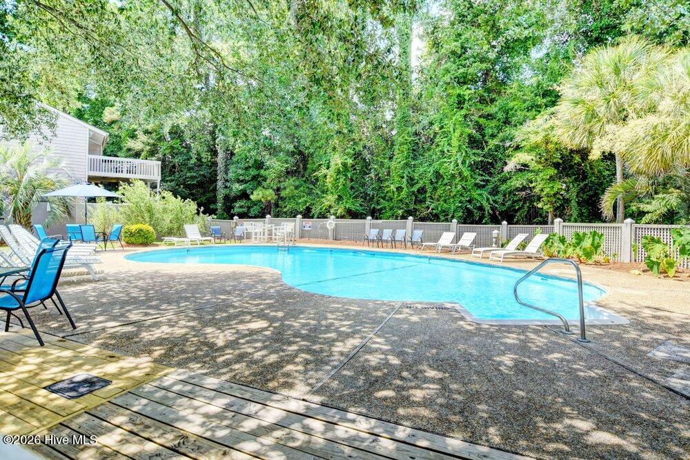 100562506 | Photo 32