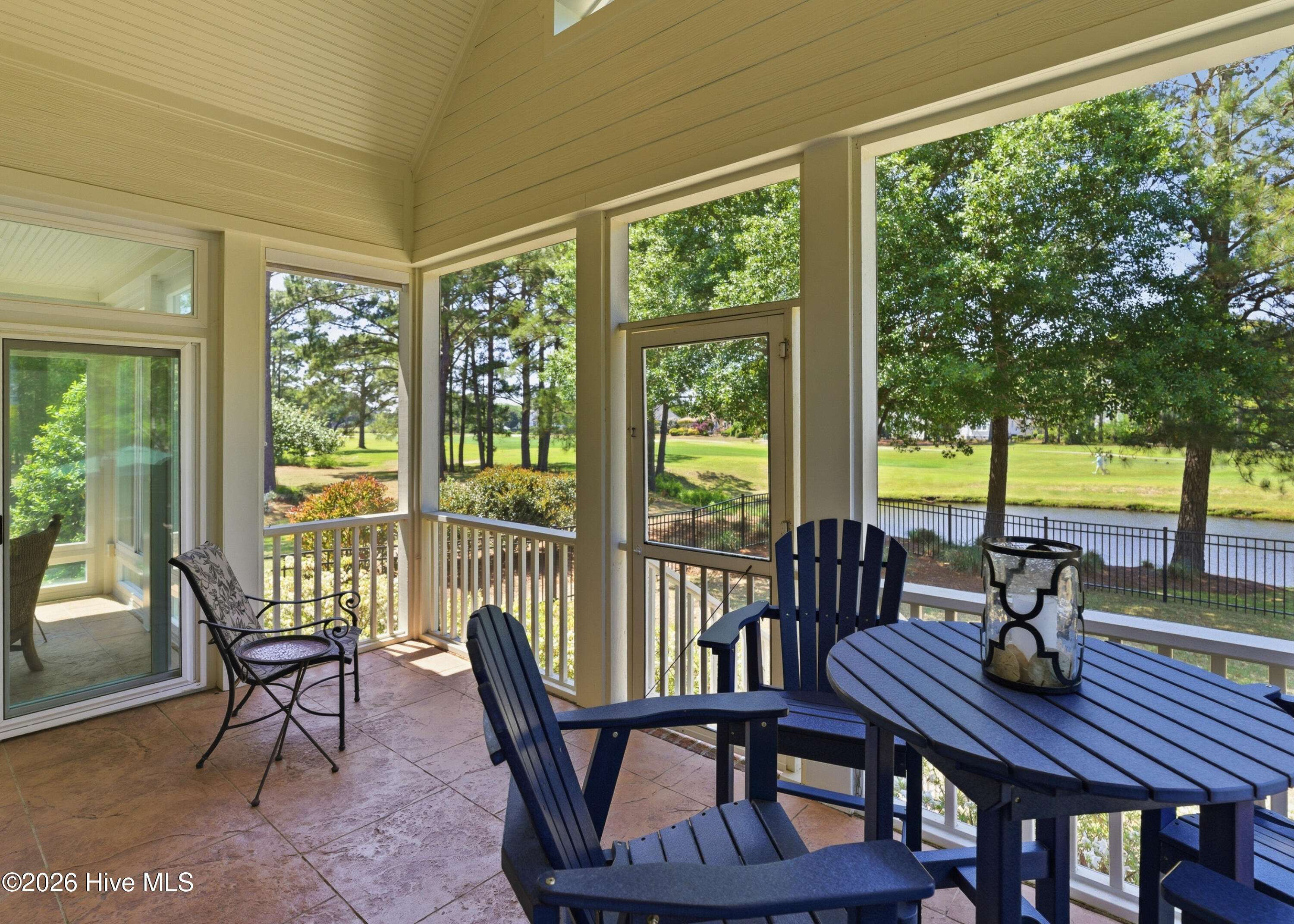 100569454 | Photo 34