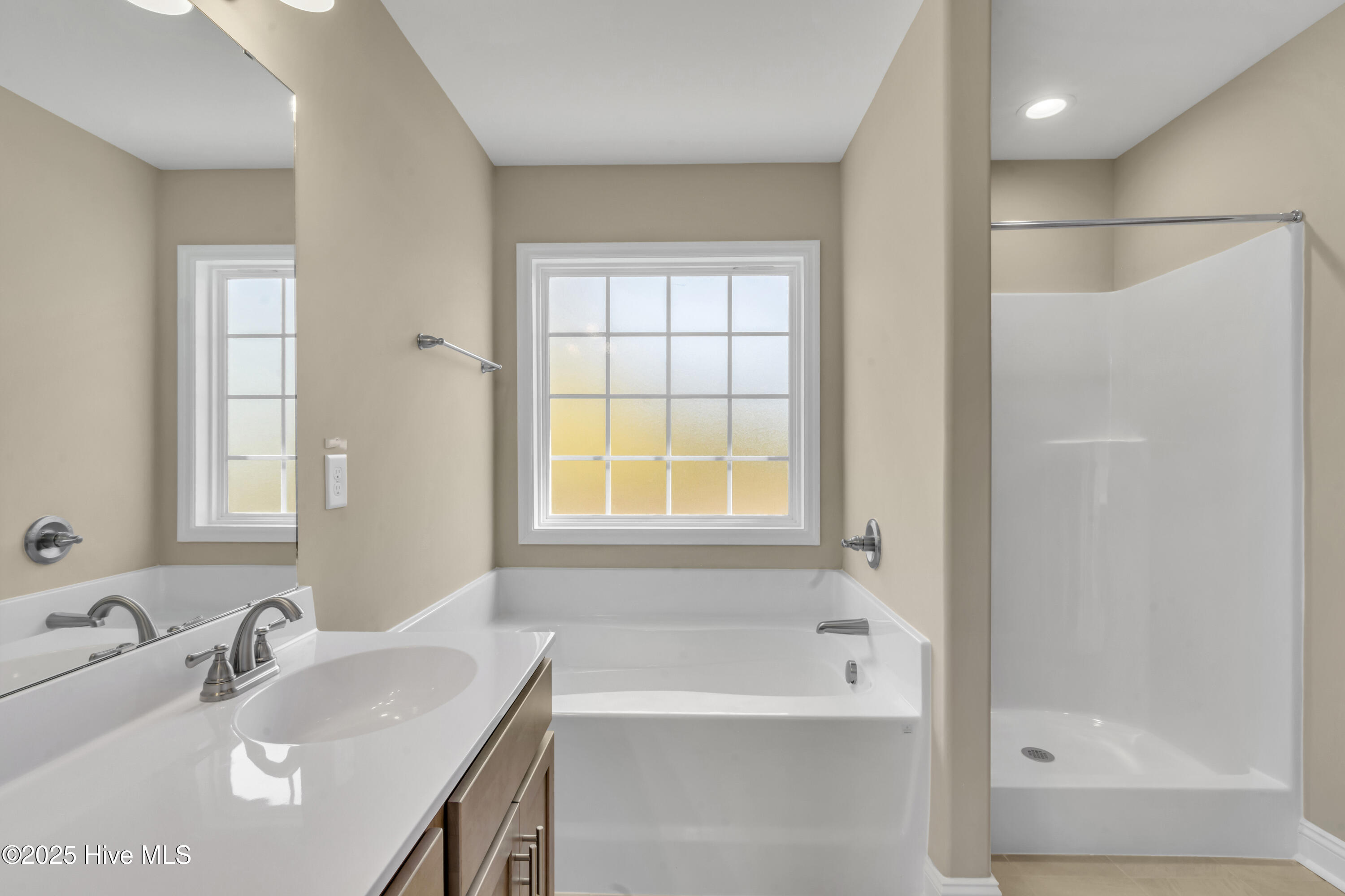 100566089 | Photo 26