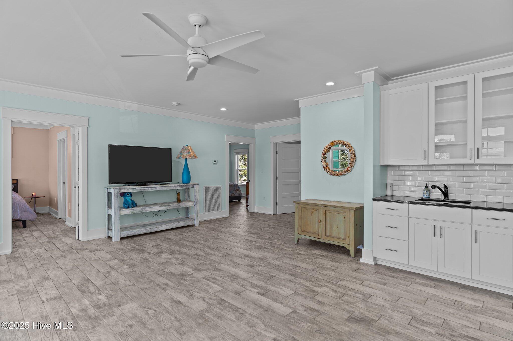 100516737 | Photo 42