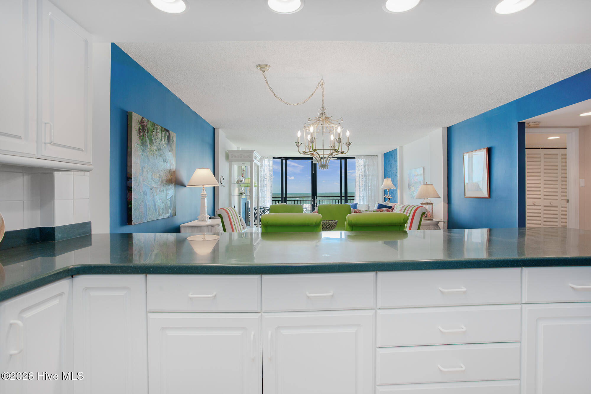 100566408 | Photo 13