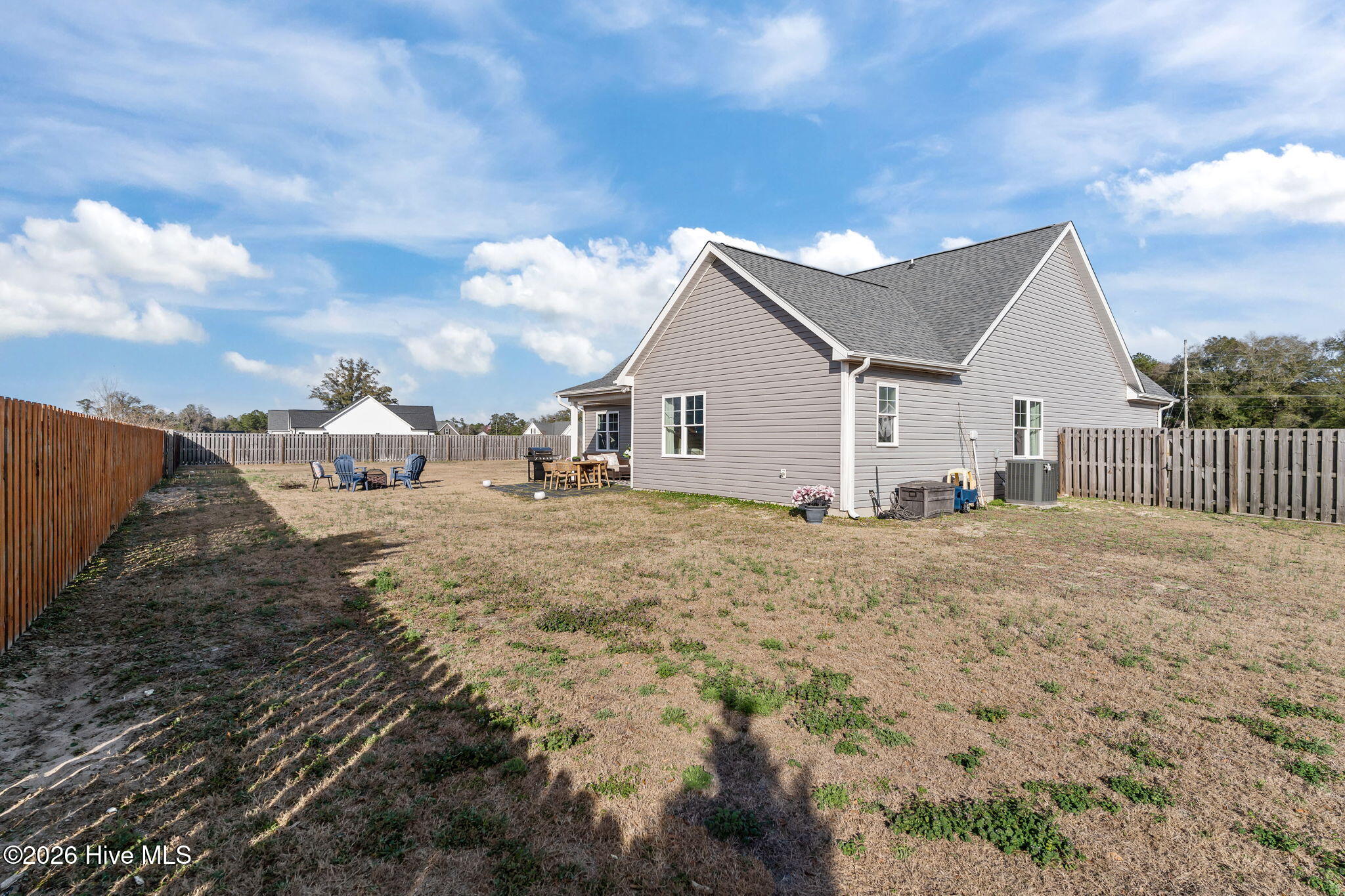 100558156 | Photo 51