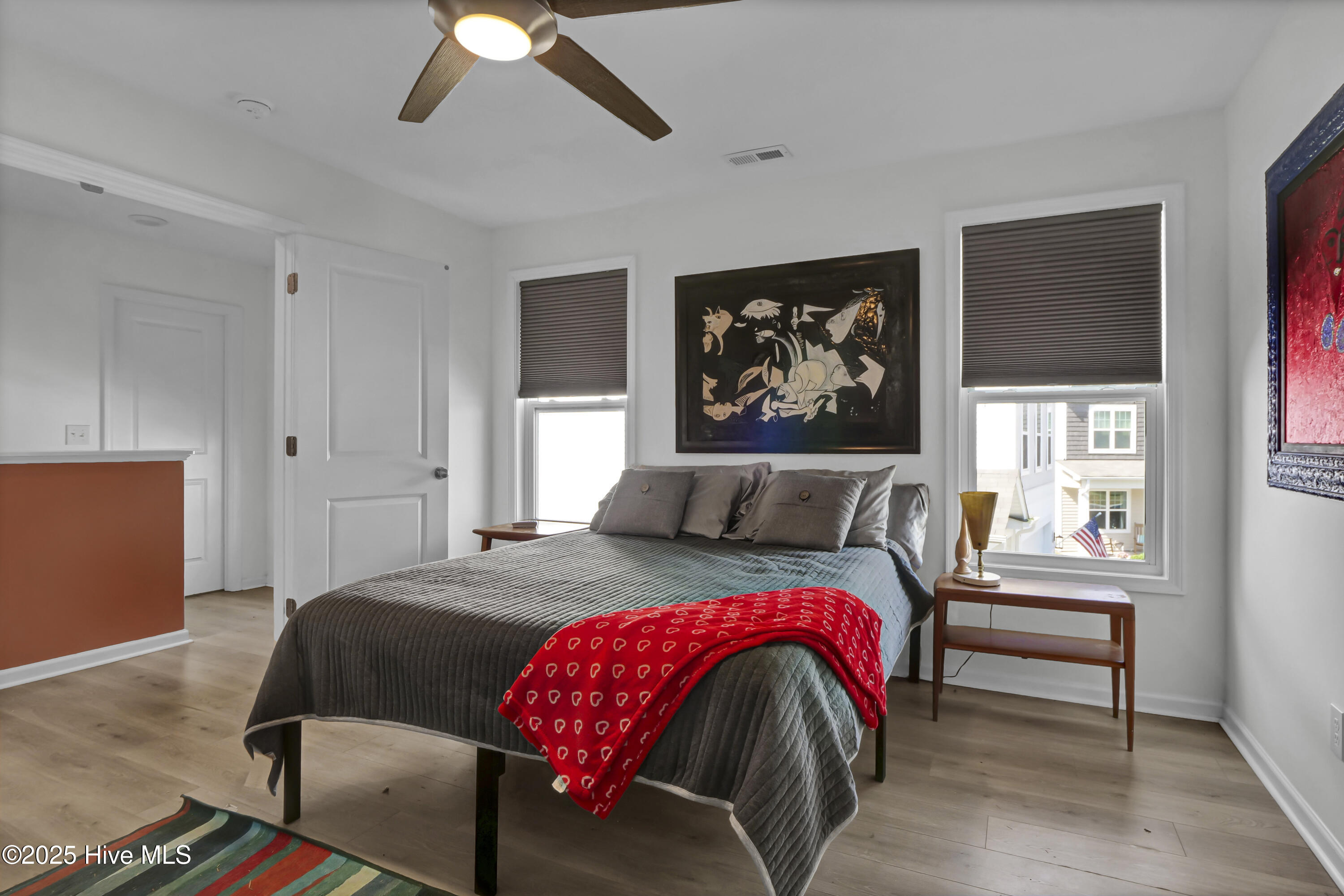 100535300 | Photo 16