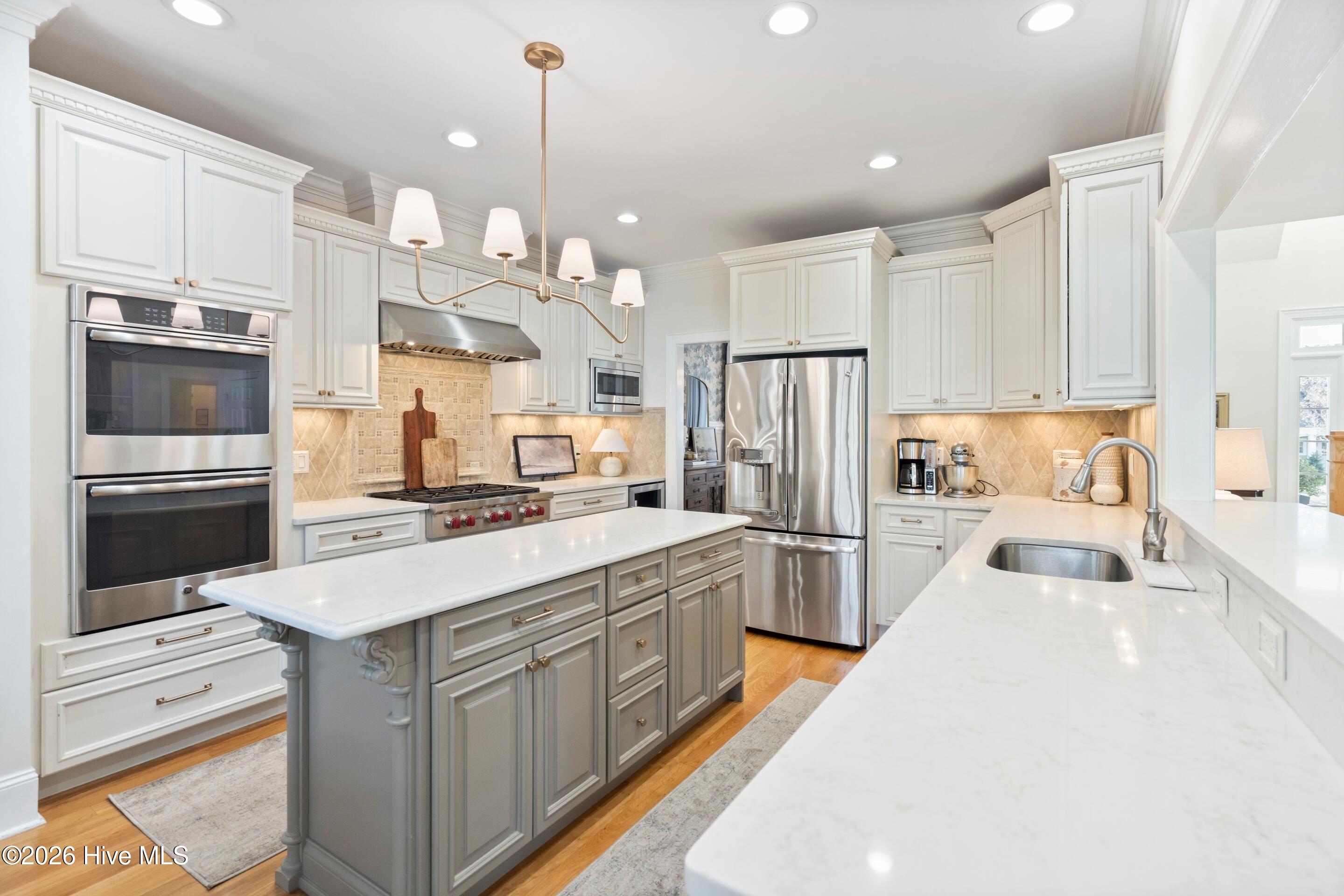 100549669 | Photo 22