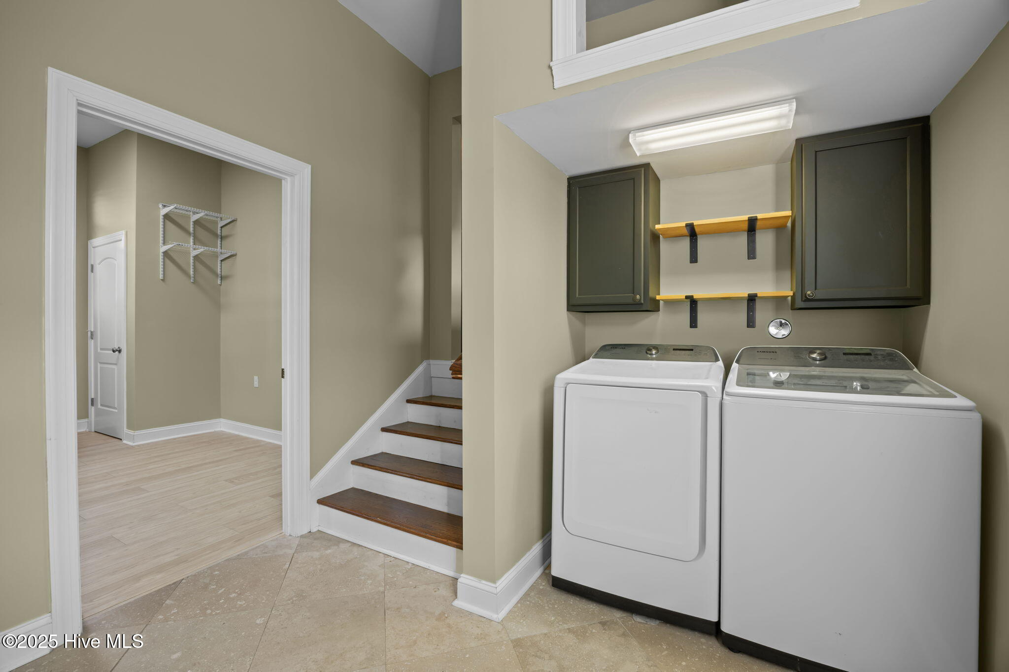 100546407 | Photo 15