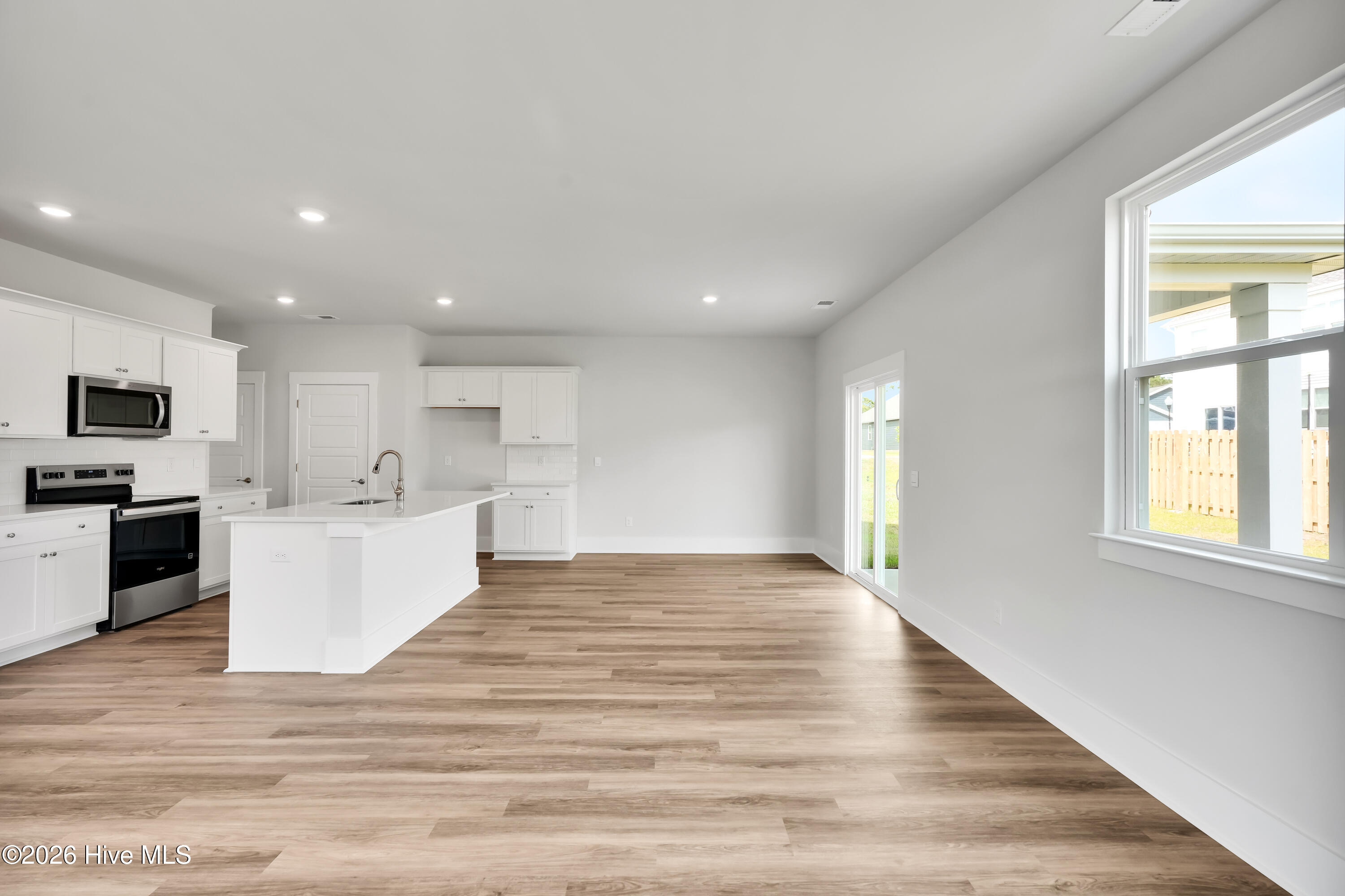 100544659 | Photo 14