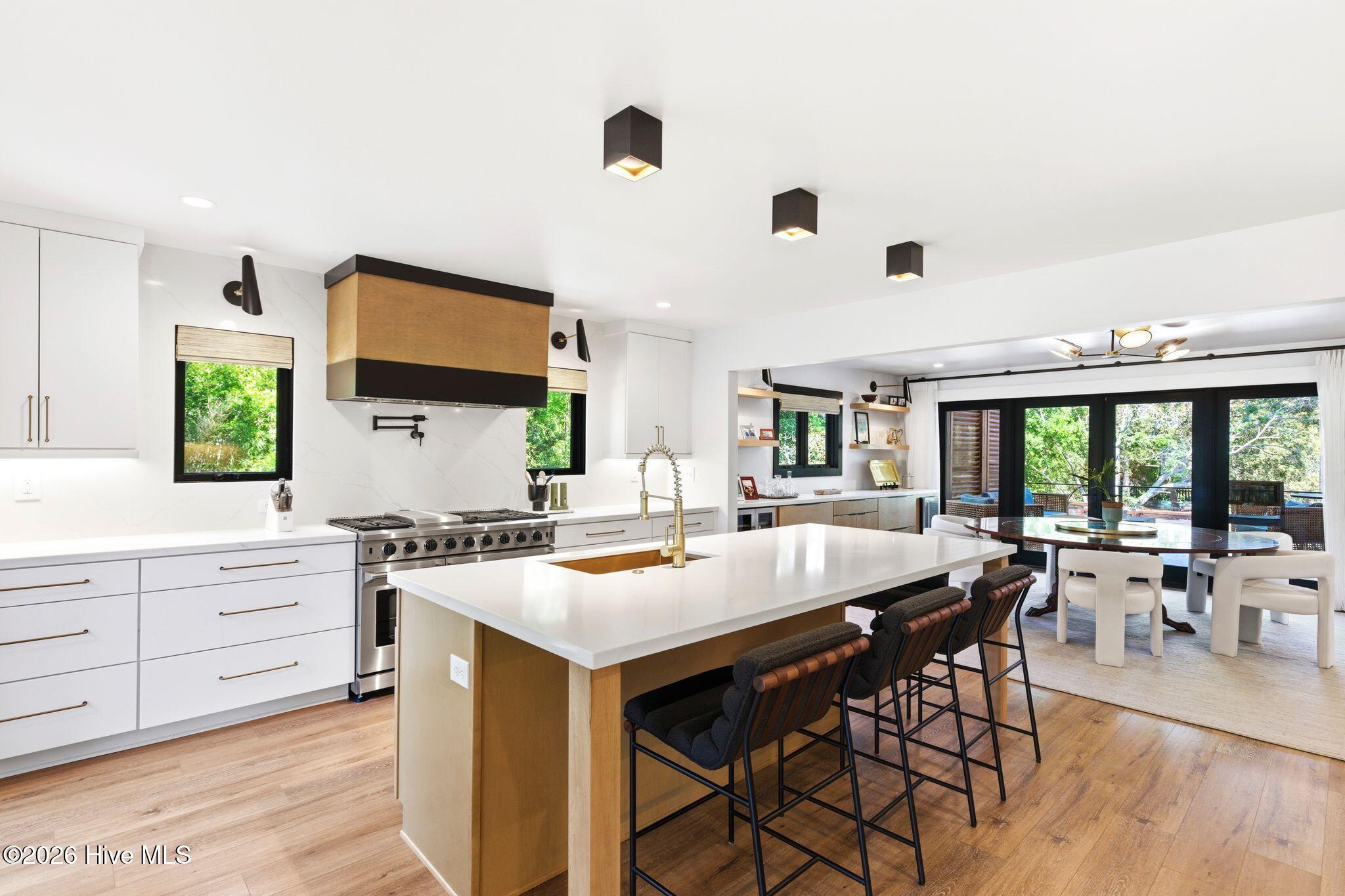 100568012 | Photo 16