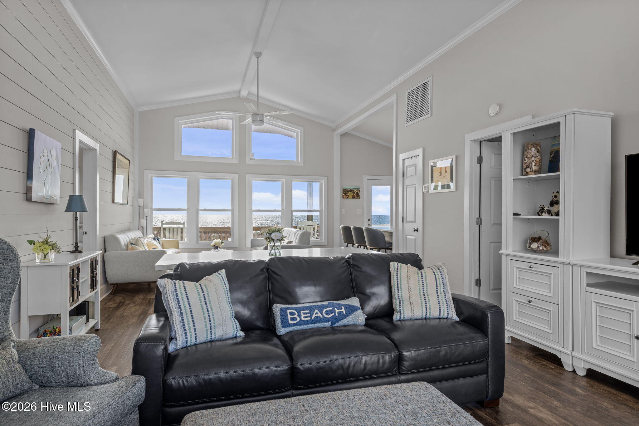 100552483 | Photo 18