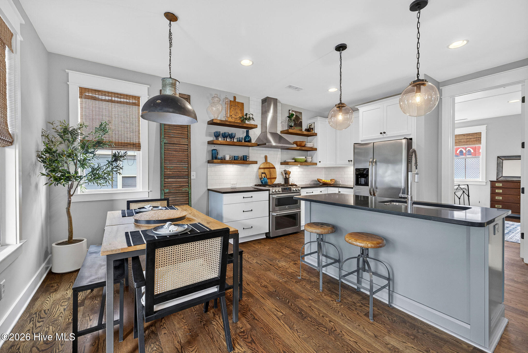 100564836 | Photo 11