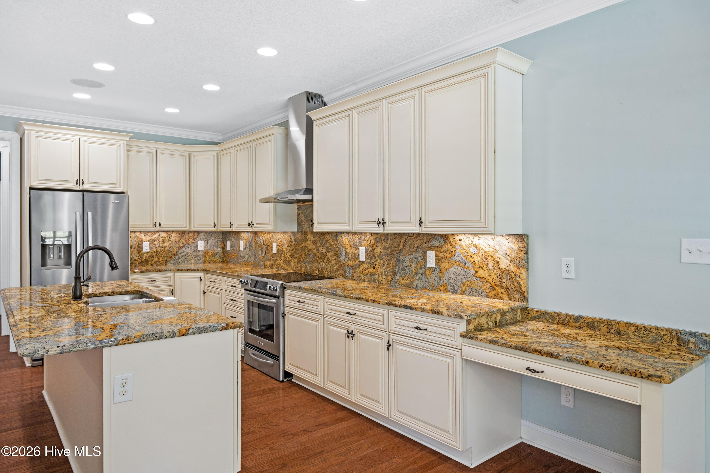 100565289 | Photo 20